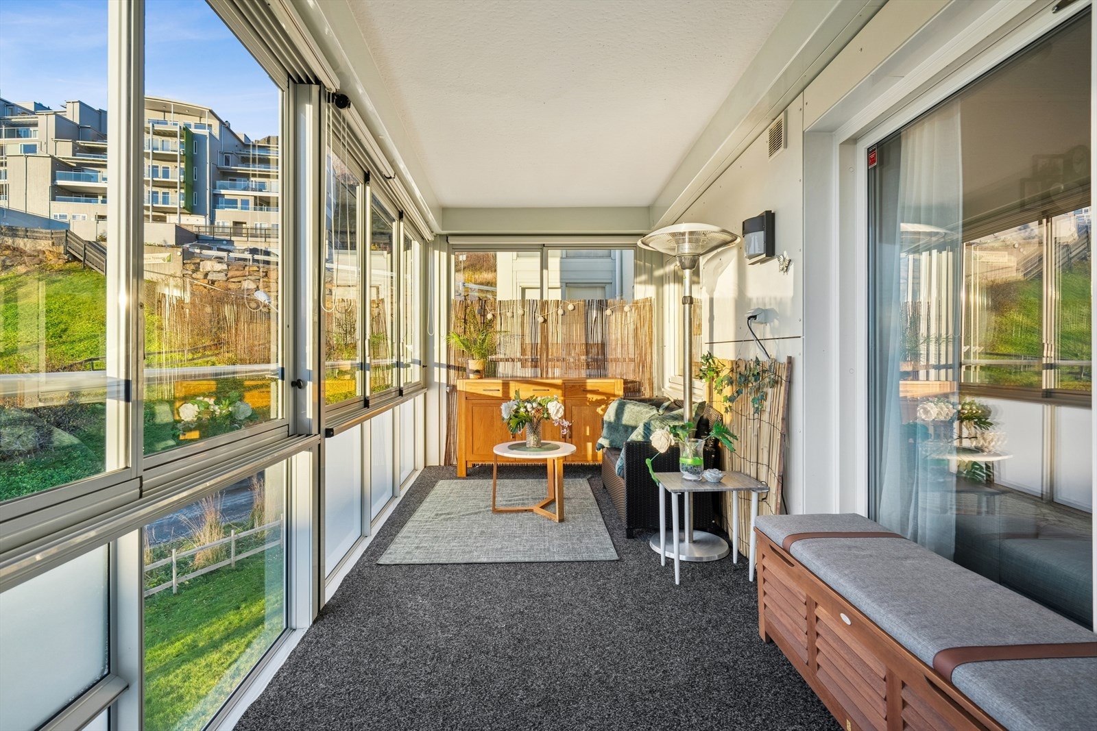 Her er det rikelig med plass for utemøblement. Galleribilde