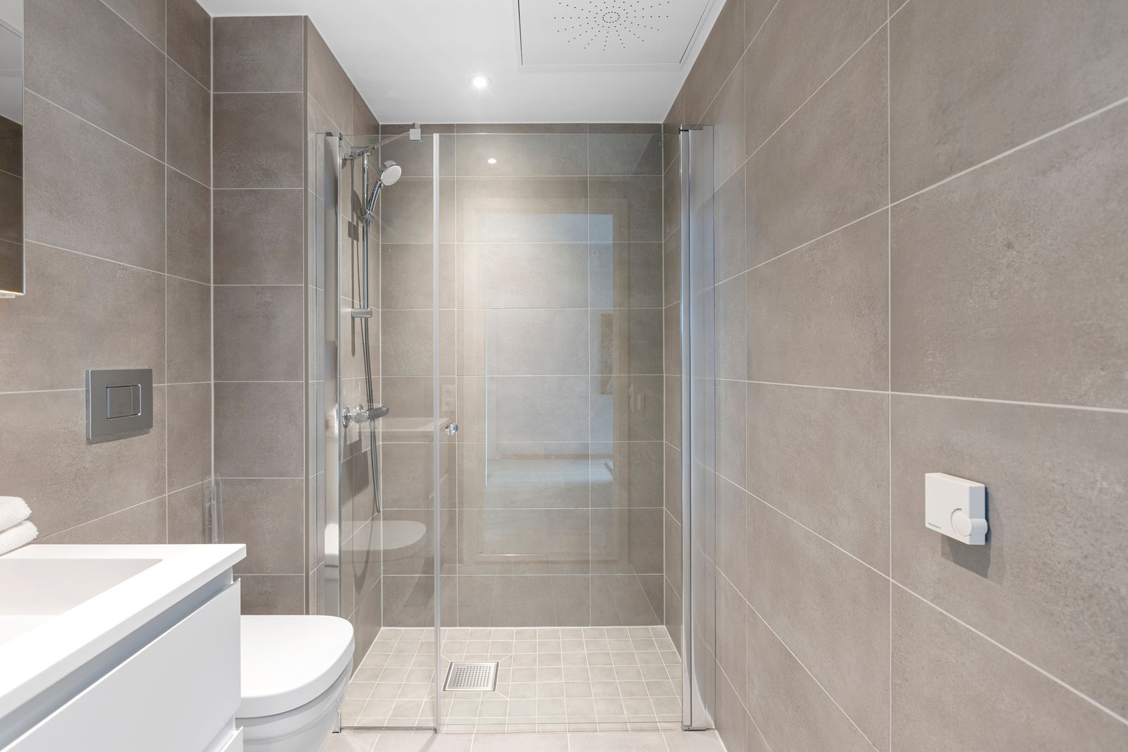 Bad i tilknytning hovedsoverommet som gir en suite følelse, badet gir umiddelbar følelse av velvære. Galleribilde