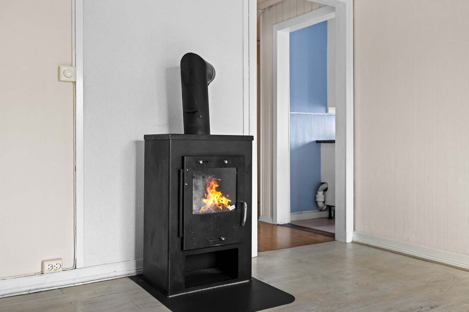 Panelovner og vedfyring sørger for ekstra varme og hygge på kalde høst- og vinterdager. Galleribilde