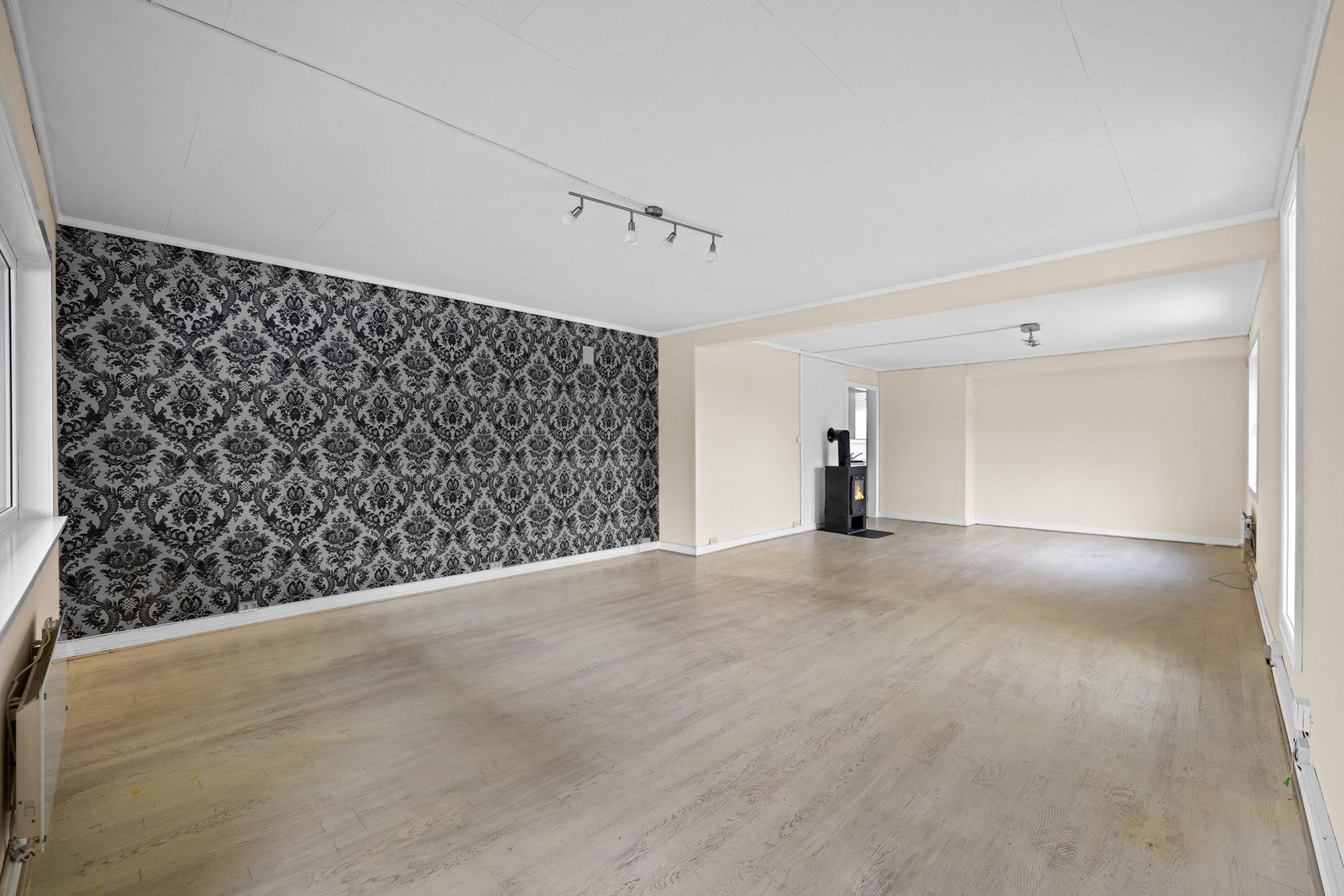 Stuen er ellers holdt i lyse farger, men noe modernisering må påregnes. Galleribilde