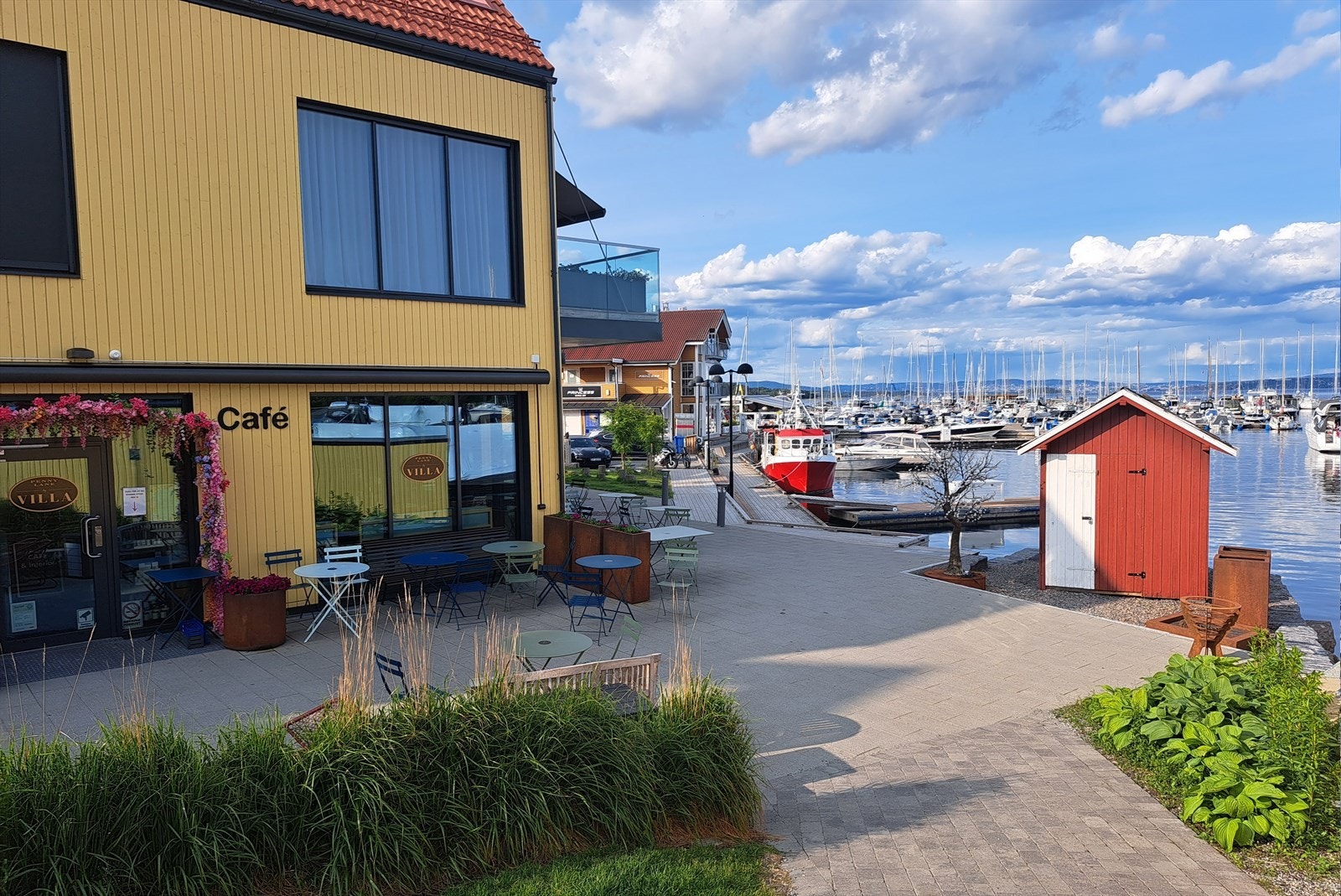 En av flere koselige kaféer i nærområdet Galleribilde