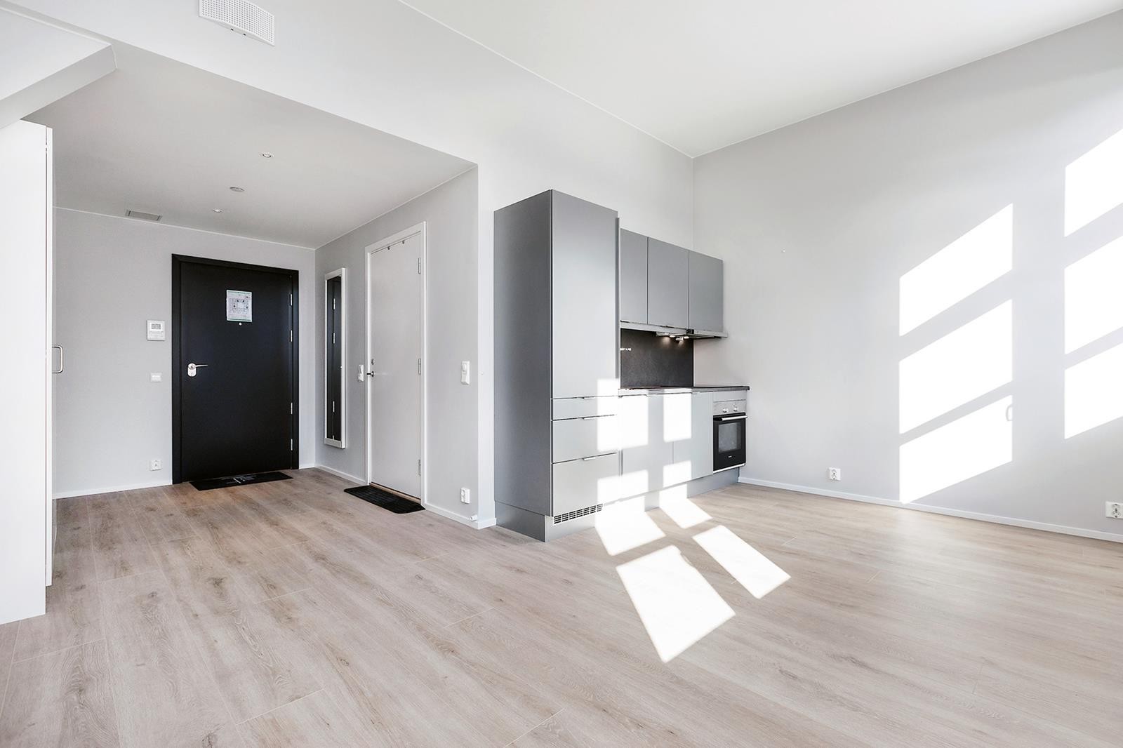 Klesskap og speil i gangen medfølger. Galleribilde