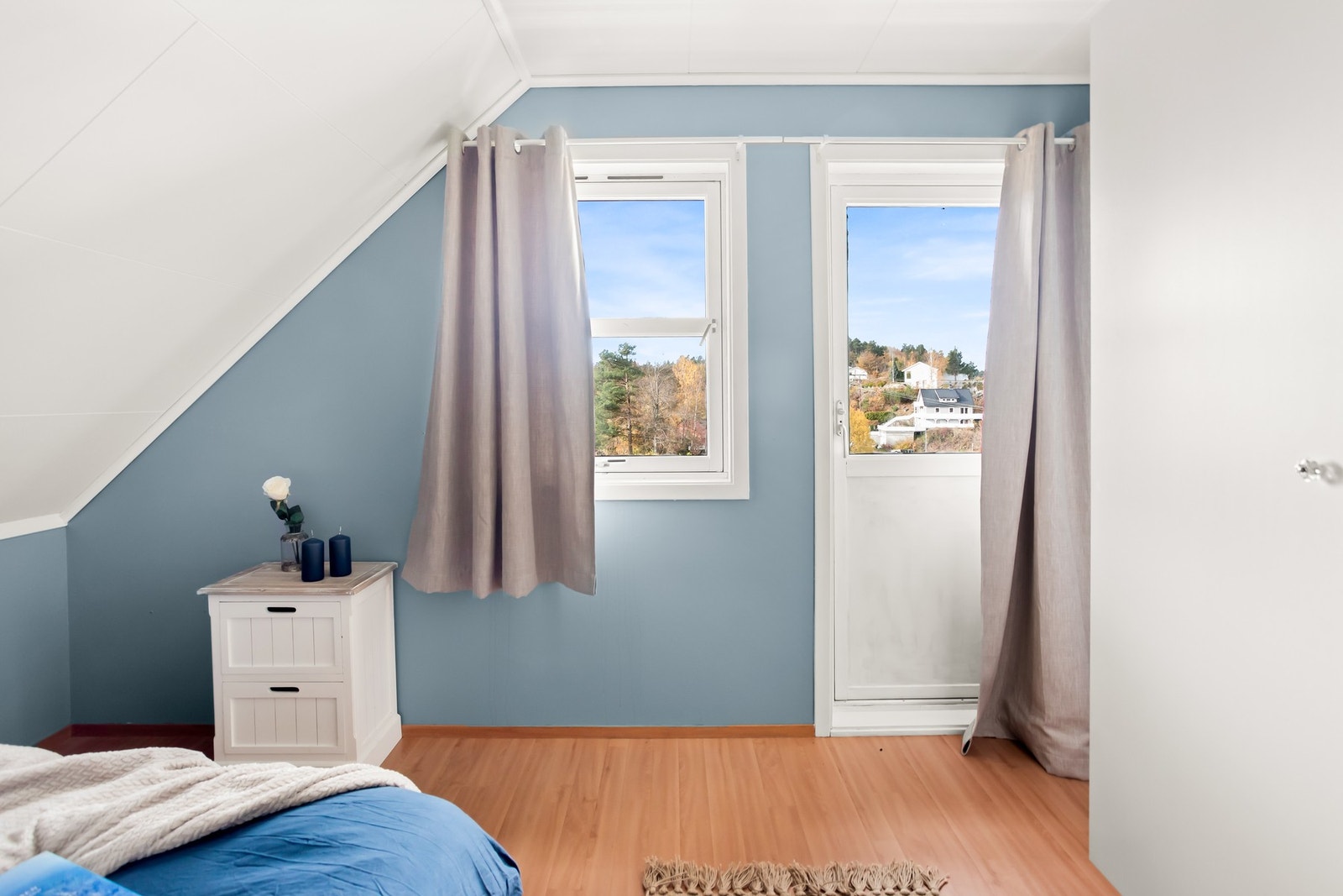 Fra soverom 2 er det utgang til loftsterrasse. Galleribilde