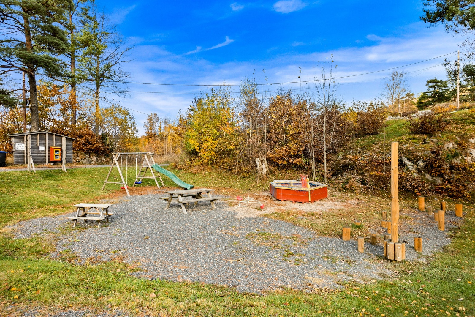 Lekeplass i nærområde. Galleribilde