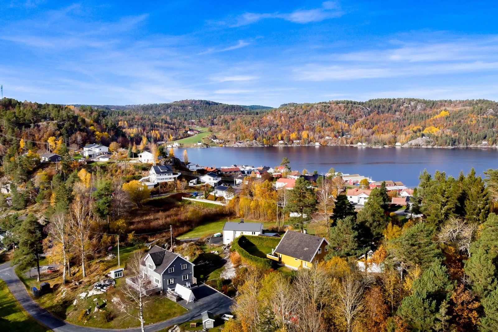 Kort vei ned til Sørfjorden. Galleribilde