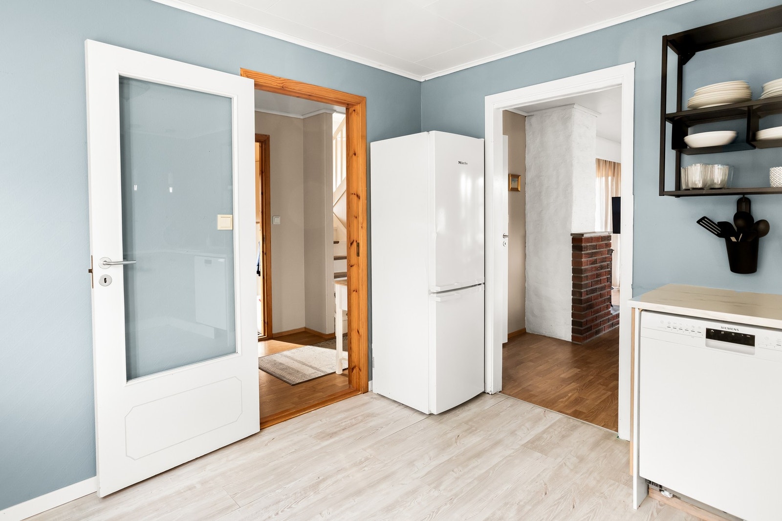 Videre fra kjøkkenet kommer man inn i stue. Galleribilde