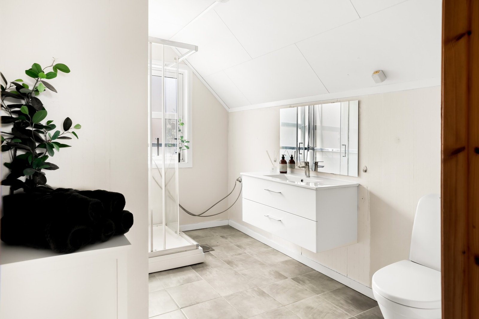 Badet ligger i loftsetasjen. Galleribilde