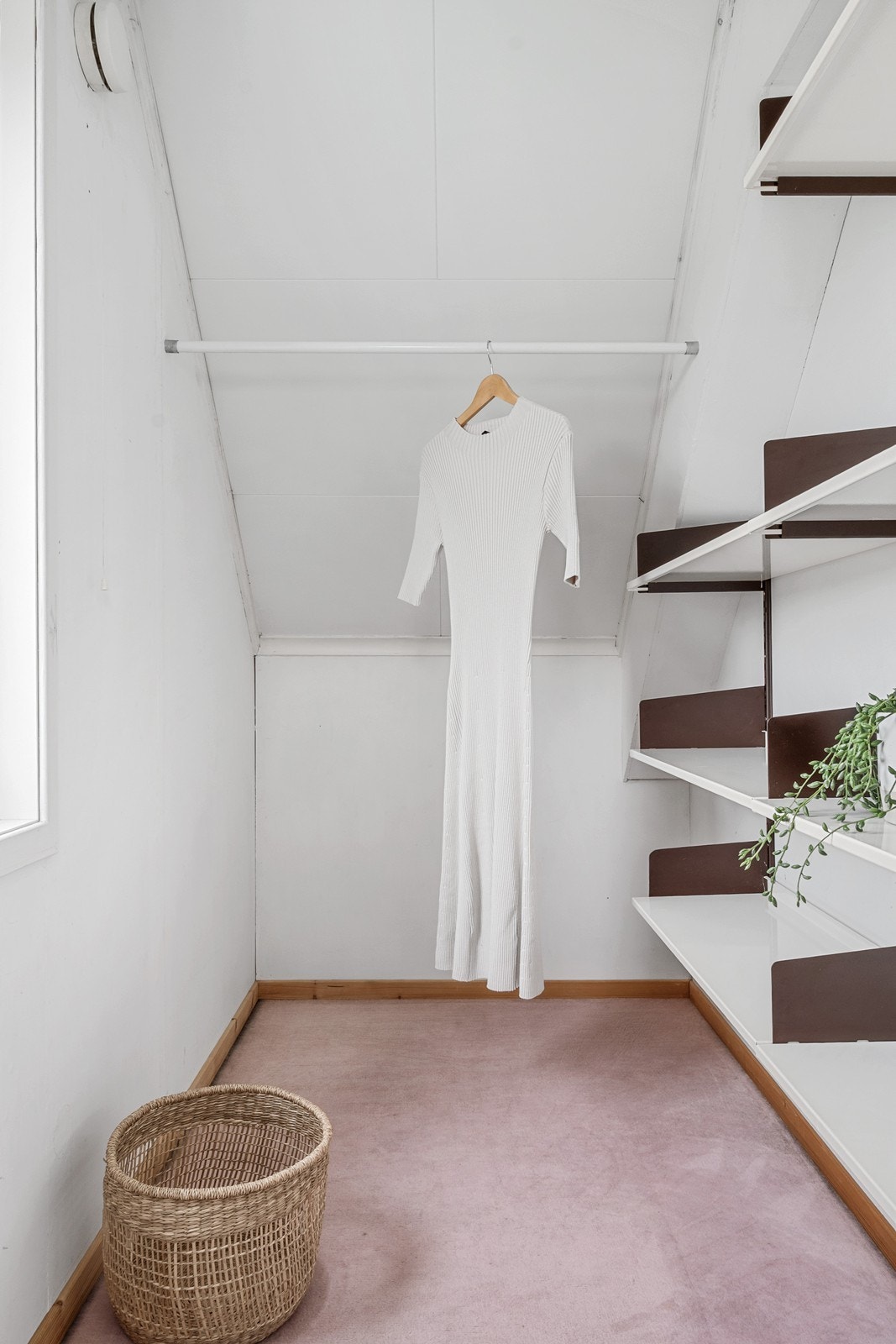 Ett av soverommene har direkte tilgang til eget omkledningsrom. Galleribilde