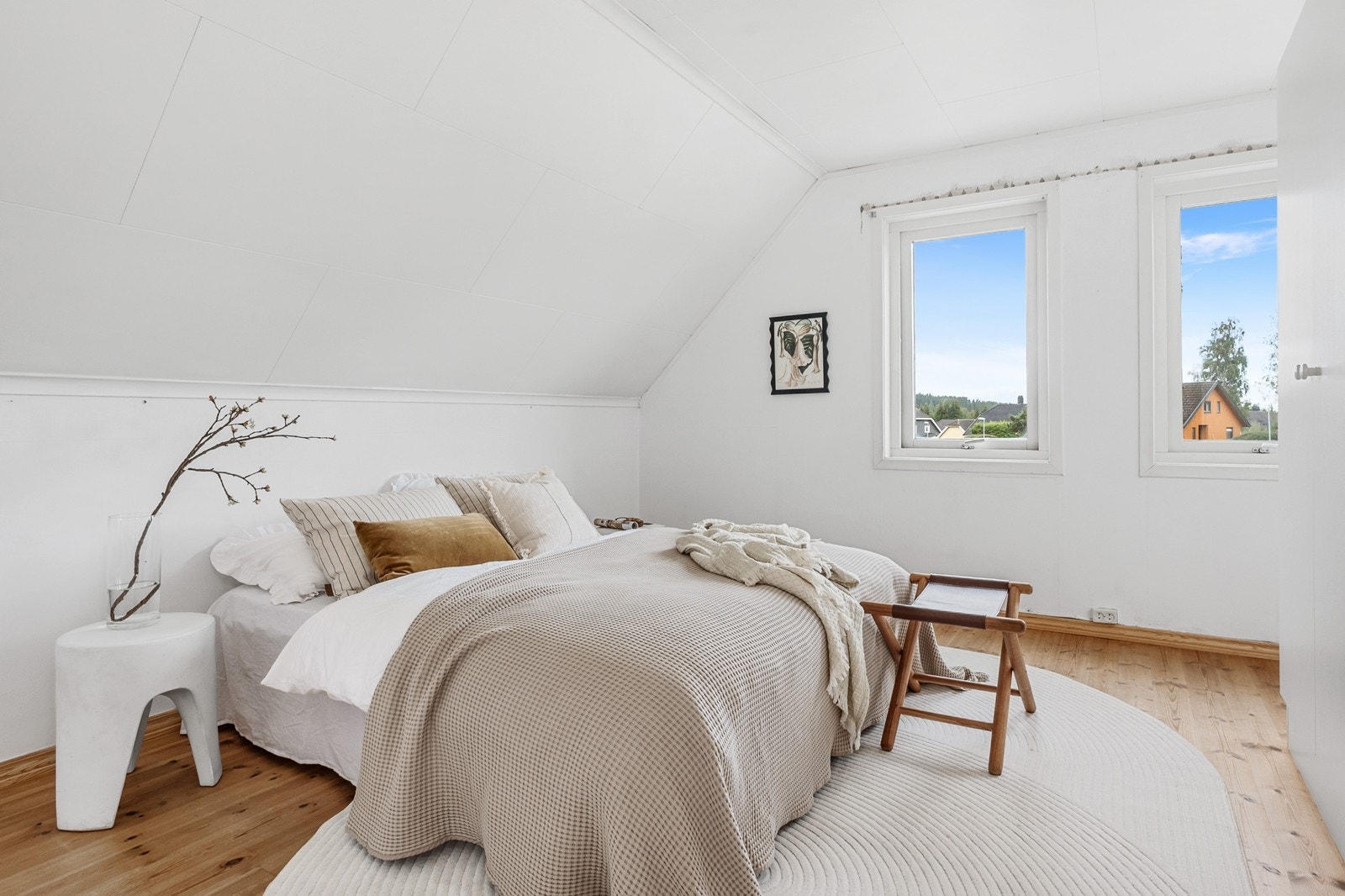 Boligen har tre soverom plassert her oppe. Galleribilde