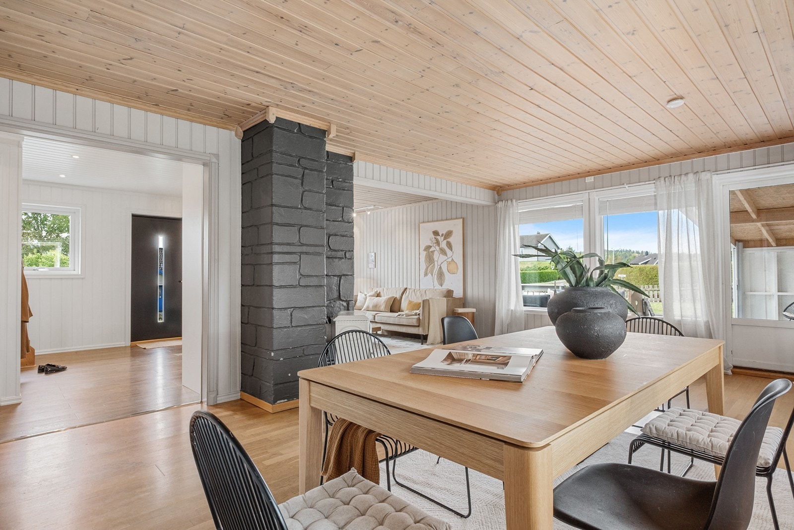 Eneboligen går over tre plan og har plass til hele familien. Galleribilde