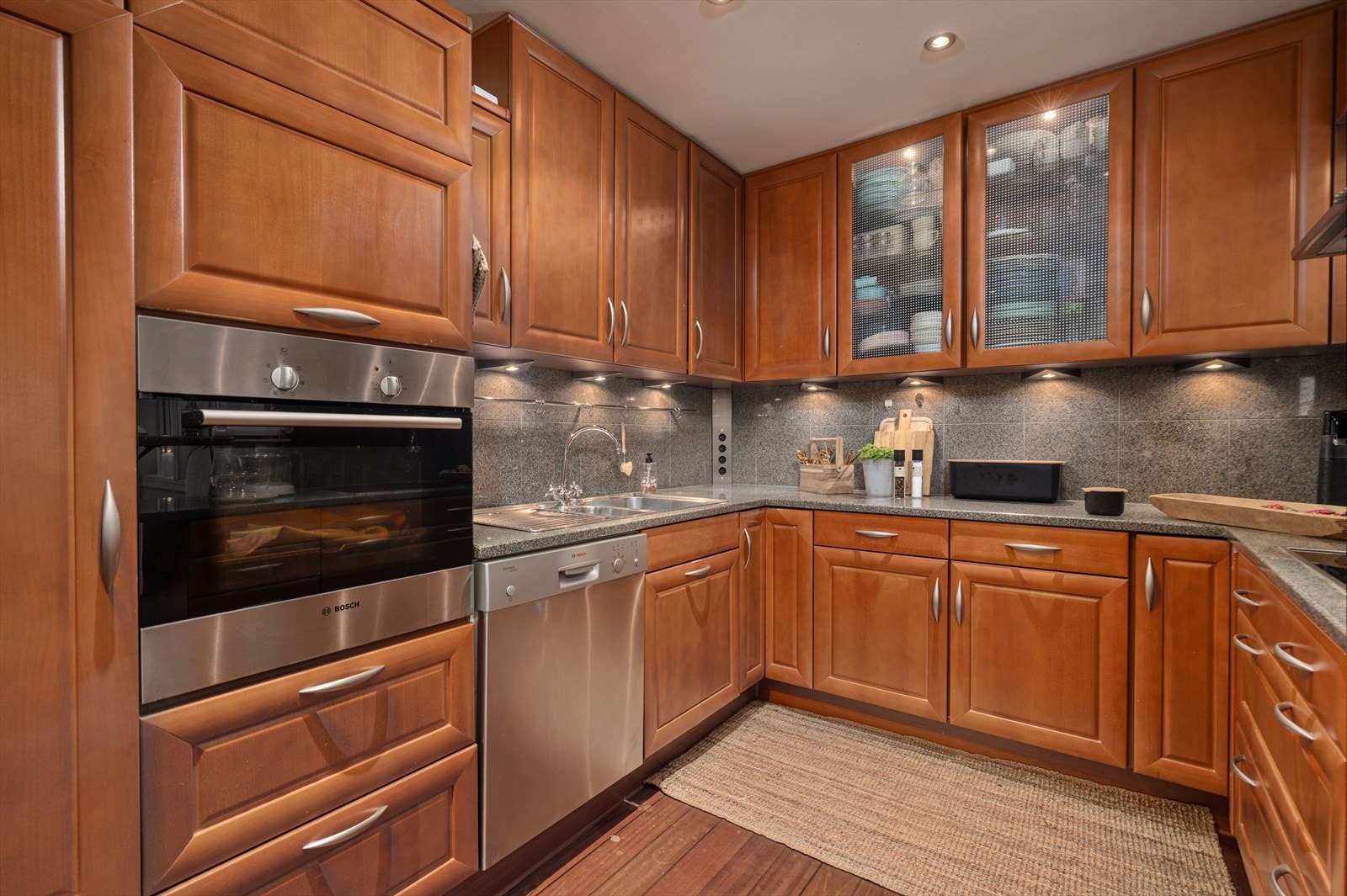 Godt med skap og benkeplass Galleribilde