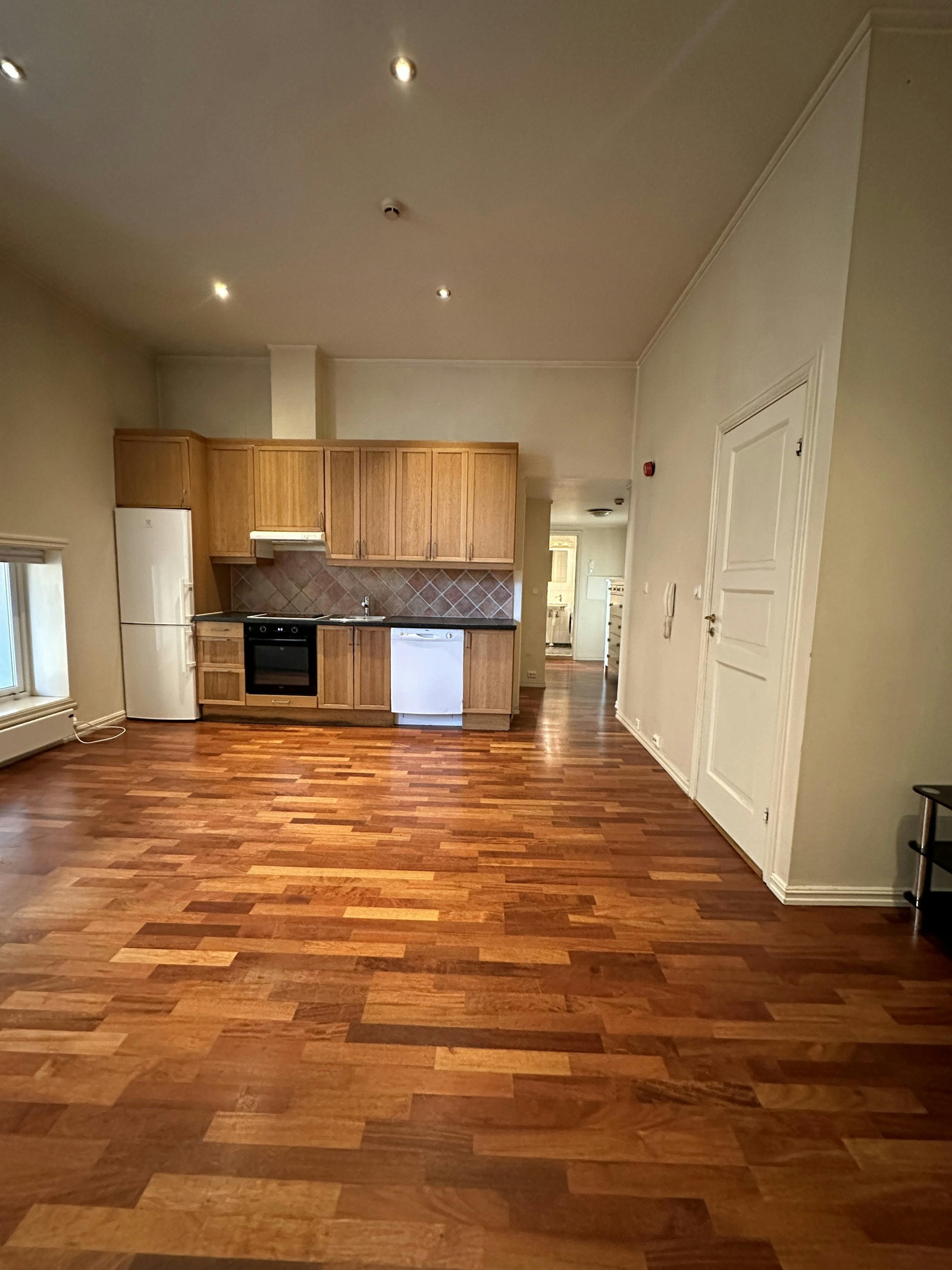 Stue med åpent kjøkken Galleribilde