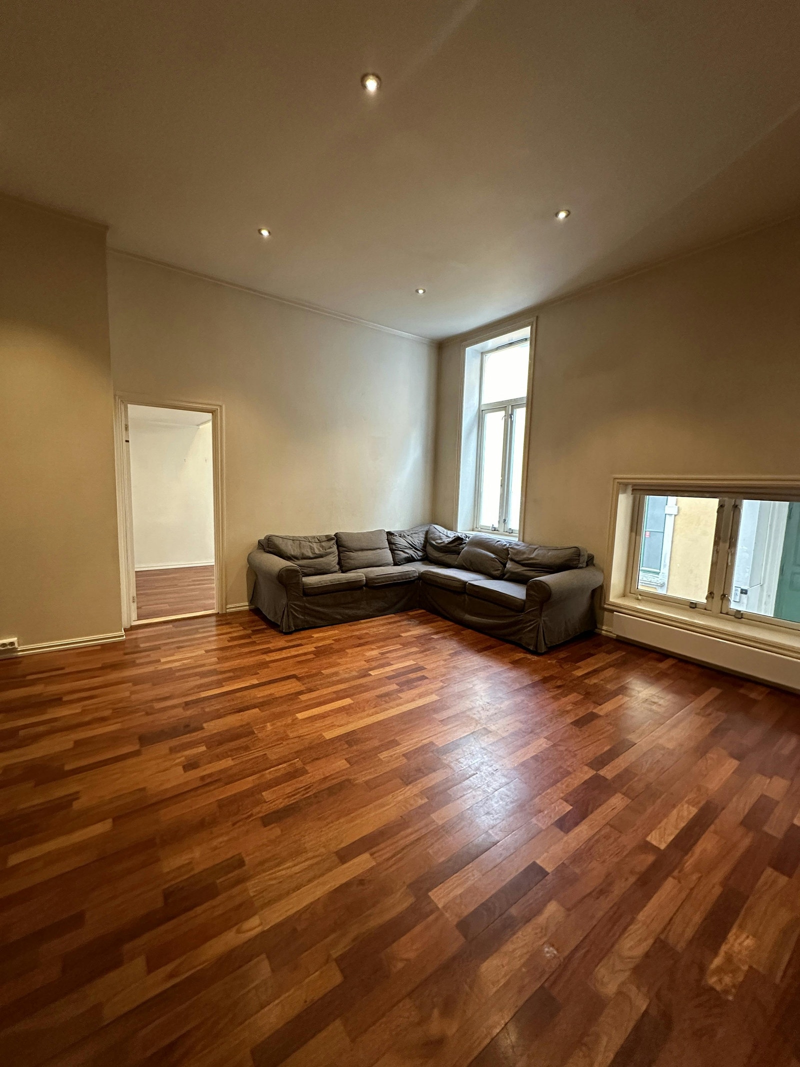 Stue med åpent kjøkken Galleribilde