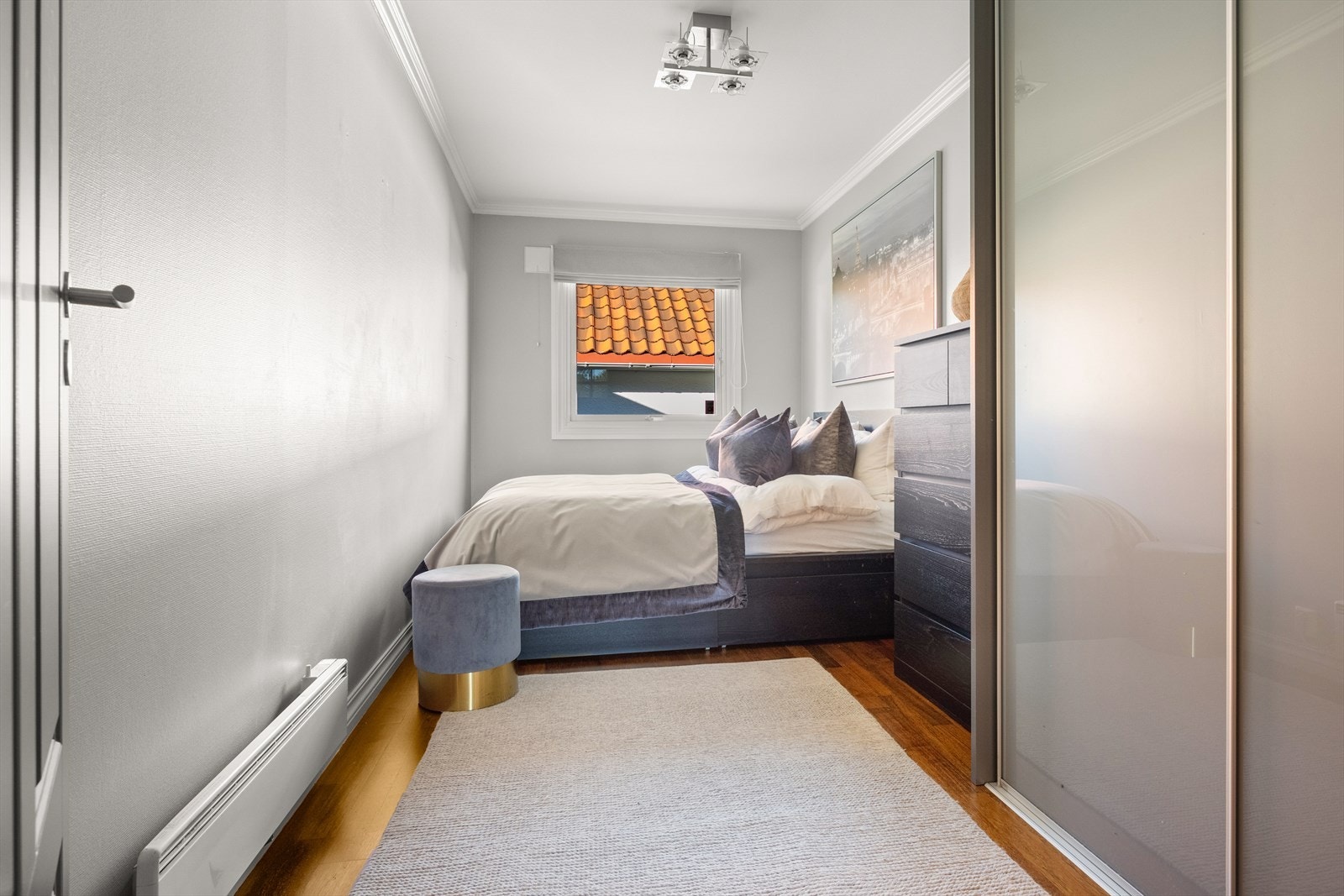 Soverom nr. 3 med garderobeskap Galleribilde