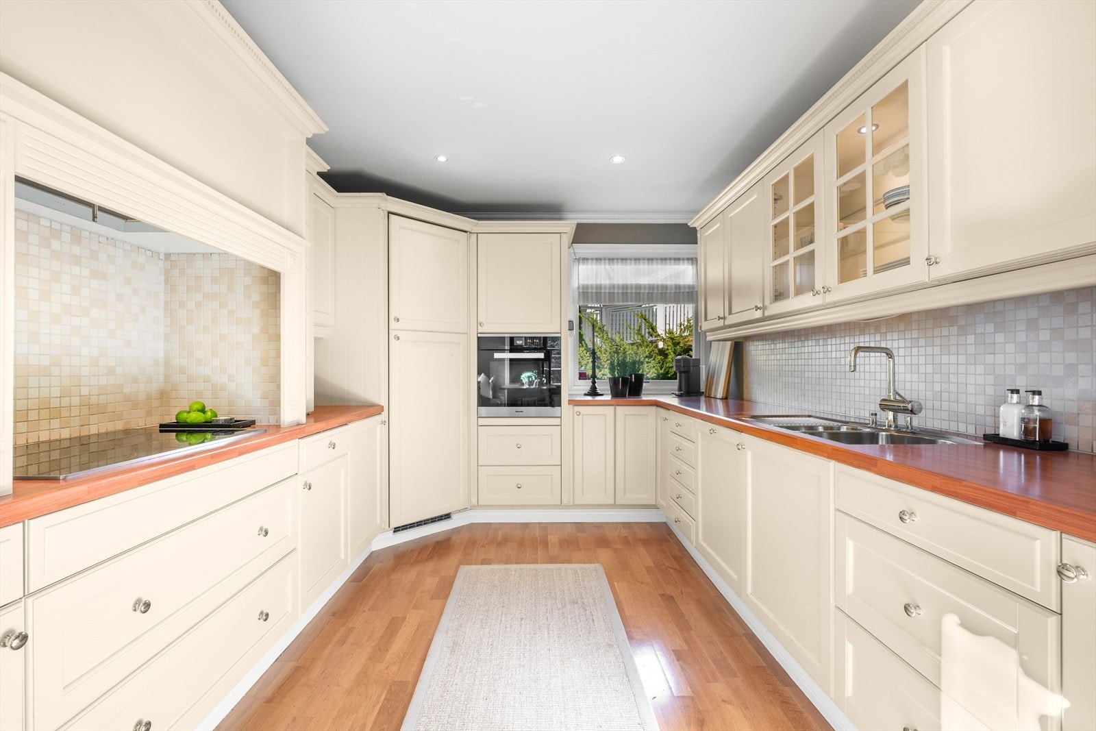 Godt med skap- og benkplass Galleribilde