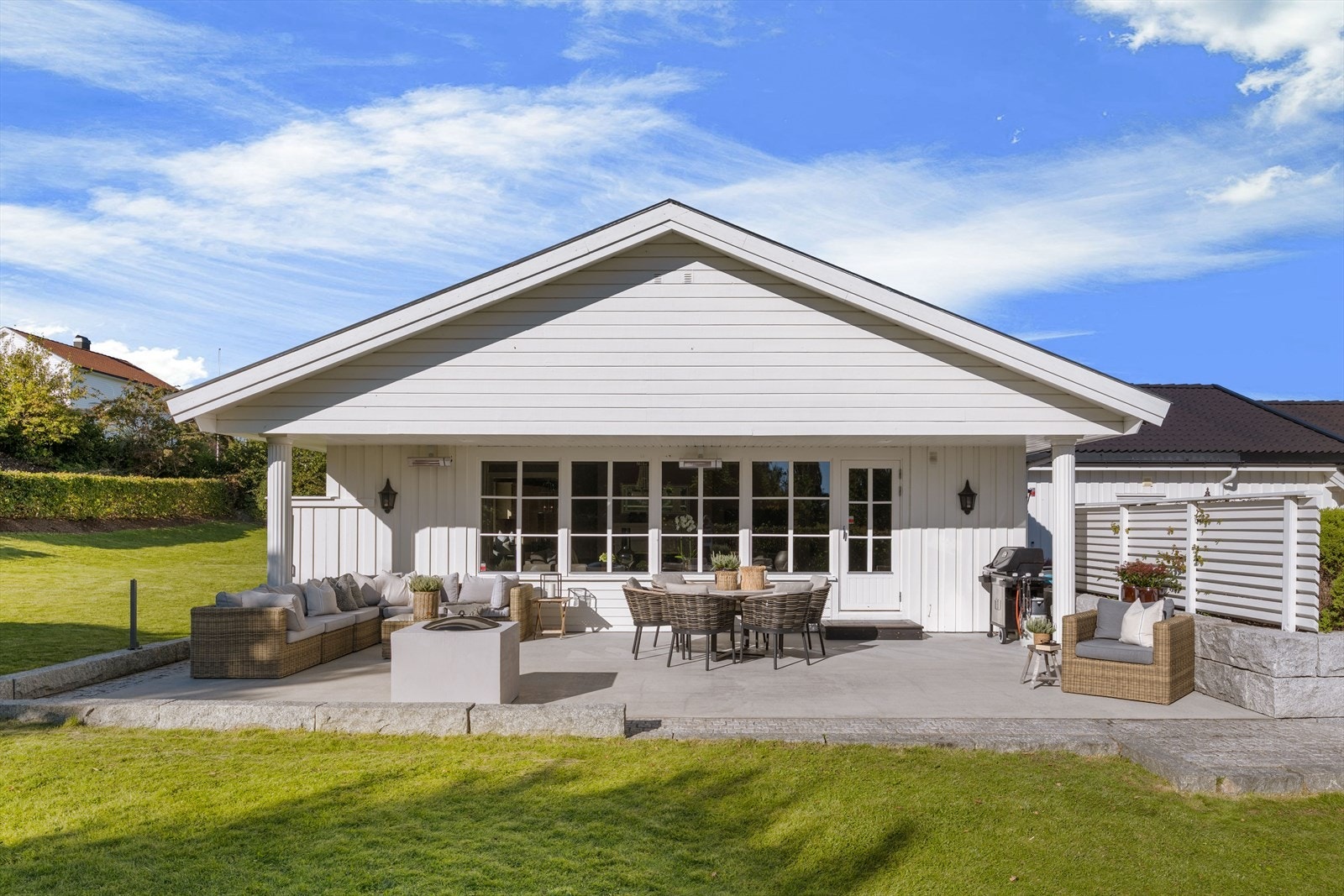 Uteplassen er delvis overbygget Galleribilde