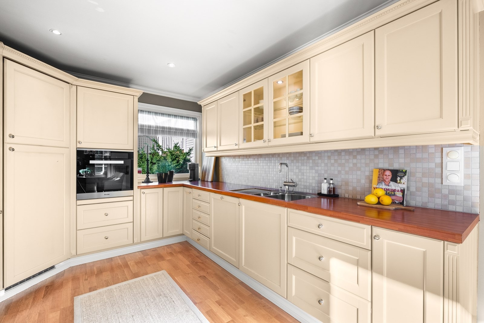 Fint daglys til rommet fra flere retninger Galleribilde