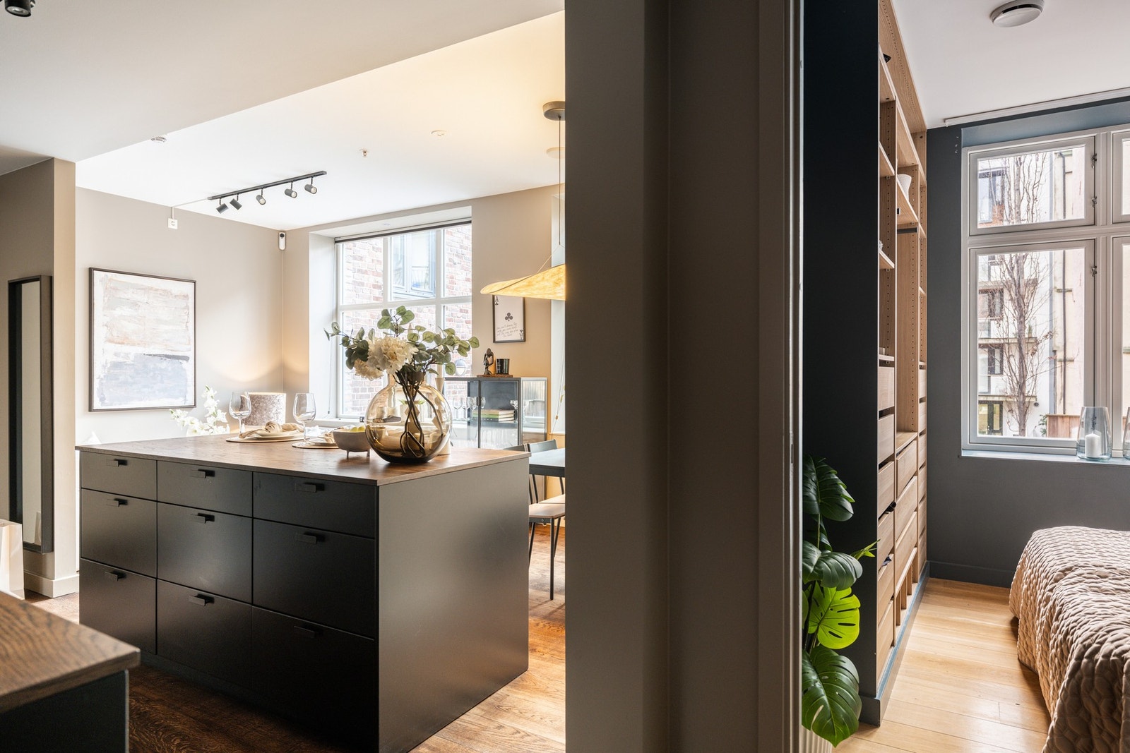 Ved stuen finner du soverommet Galleribilde