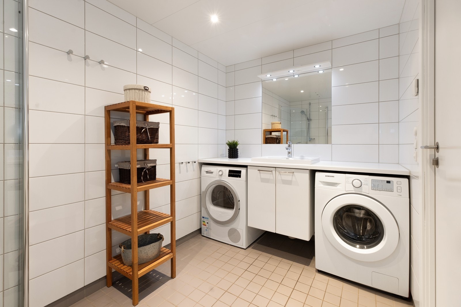 Delikat flislagt bad. Fotograf: FOTOetcetera AS Galleribilde