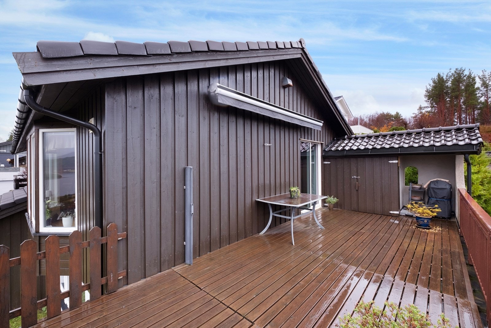 Vestvendt uteplass Galleribilde