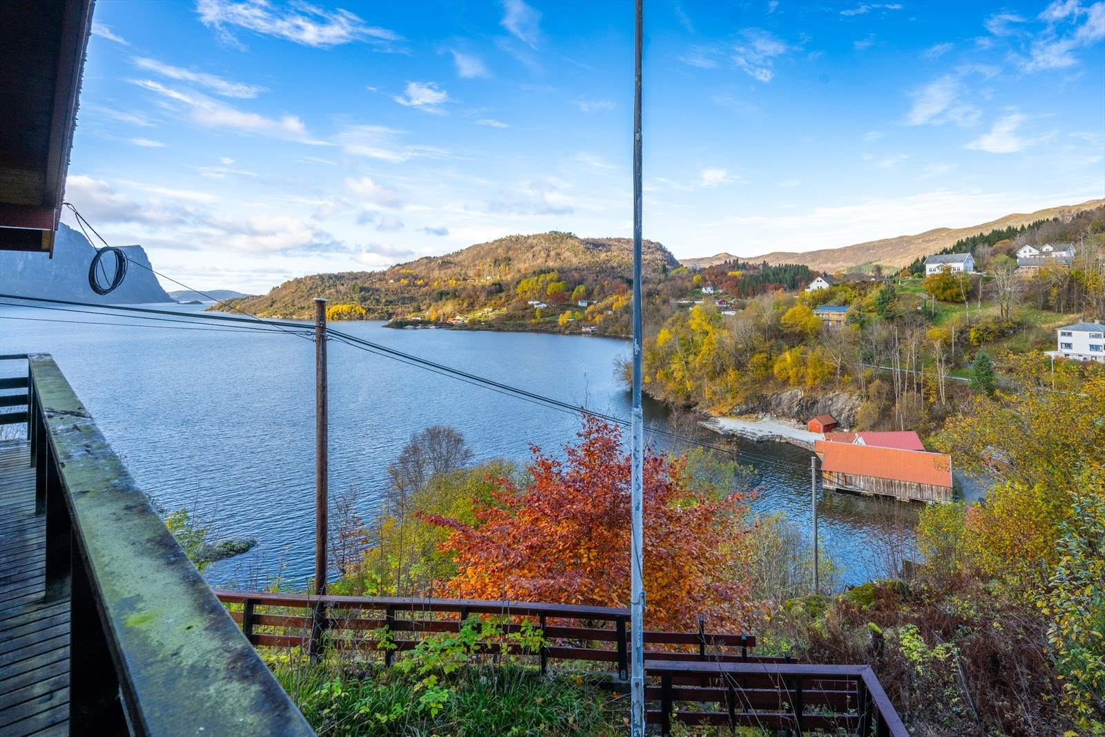 Flott utsikt utover fjorden Galleribilde