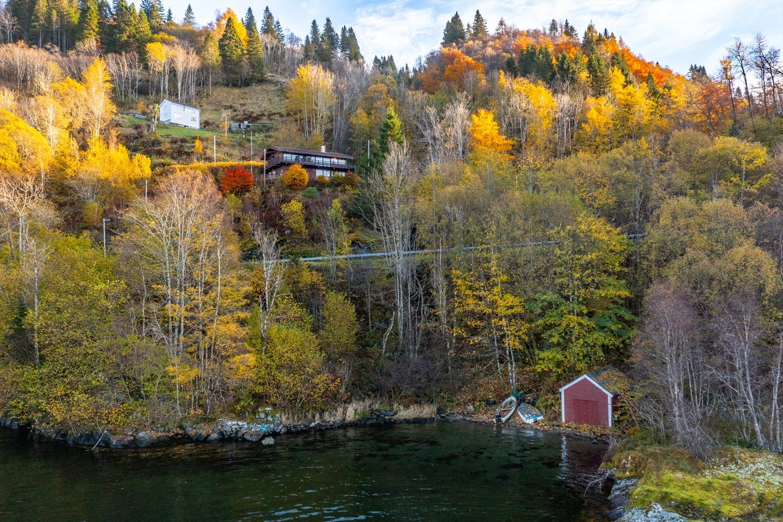 Eiendommen har et tilliggende nøst. Galleribilde