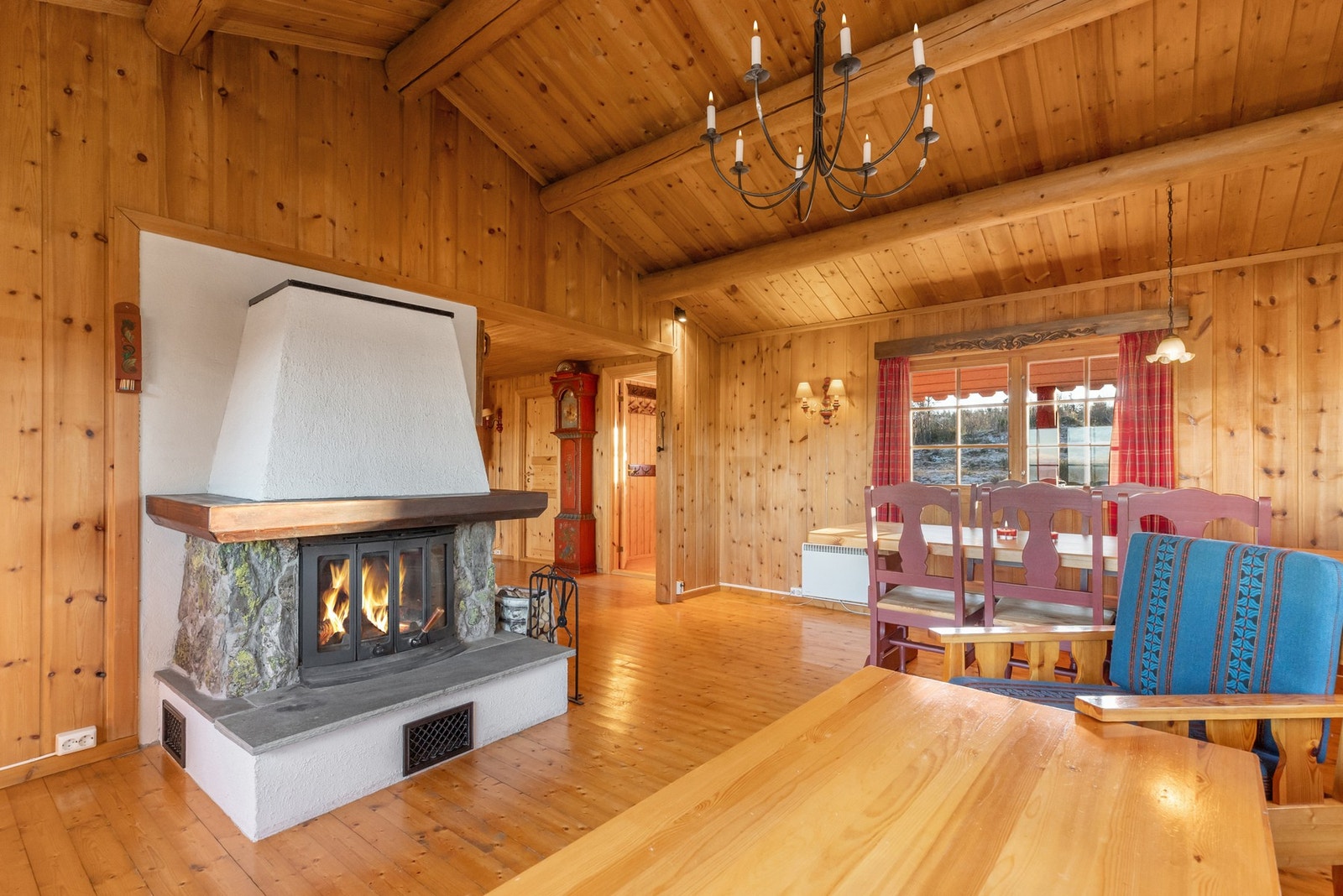 Peis med naturstein og innsats Galleribilde