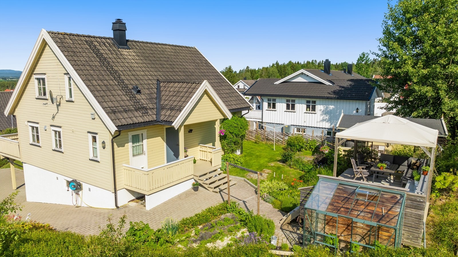 Meget pent opparbeidet tomt Galleribilde