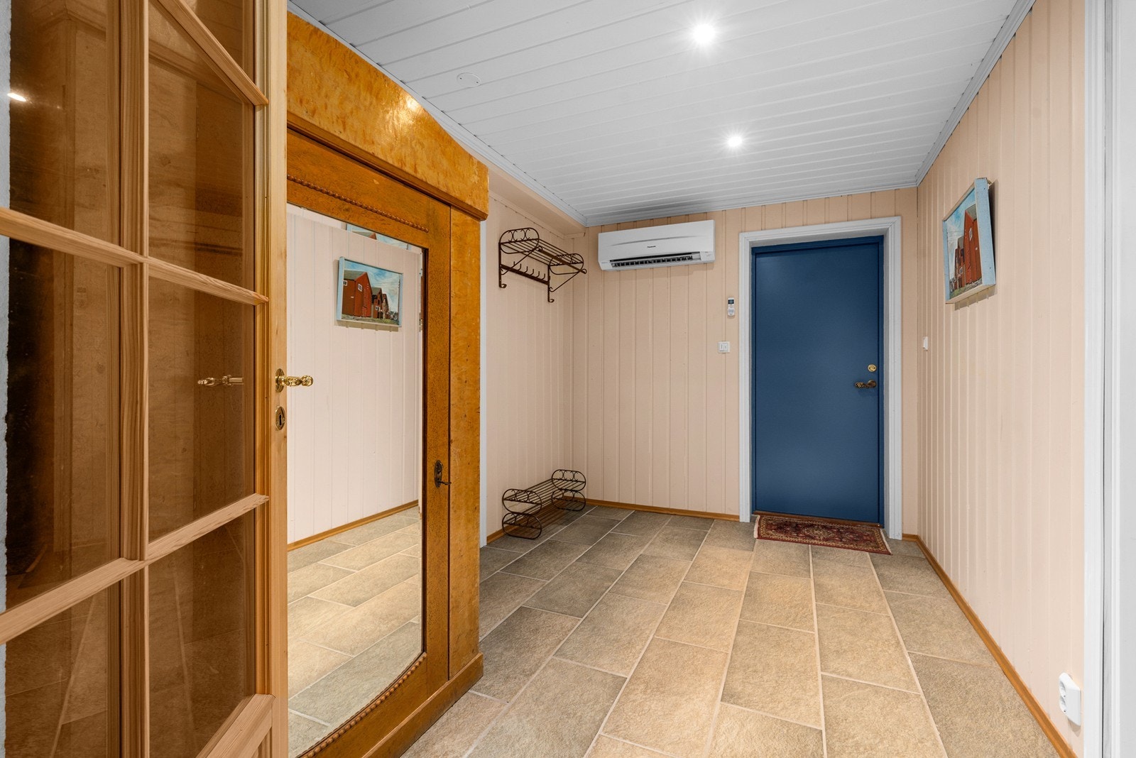 Kjelleren har egen inngang Galleribilde