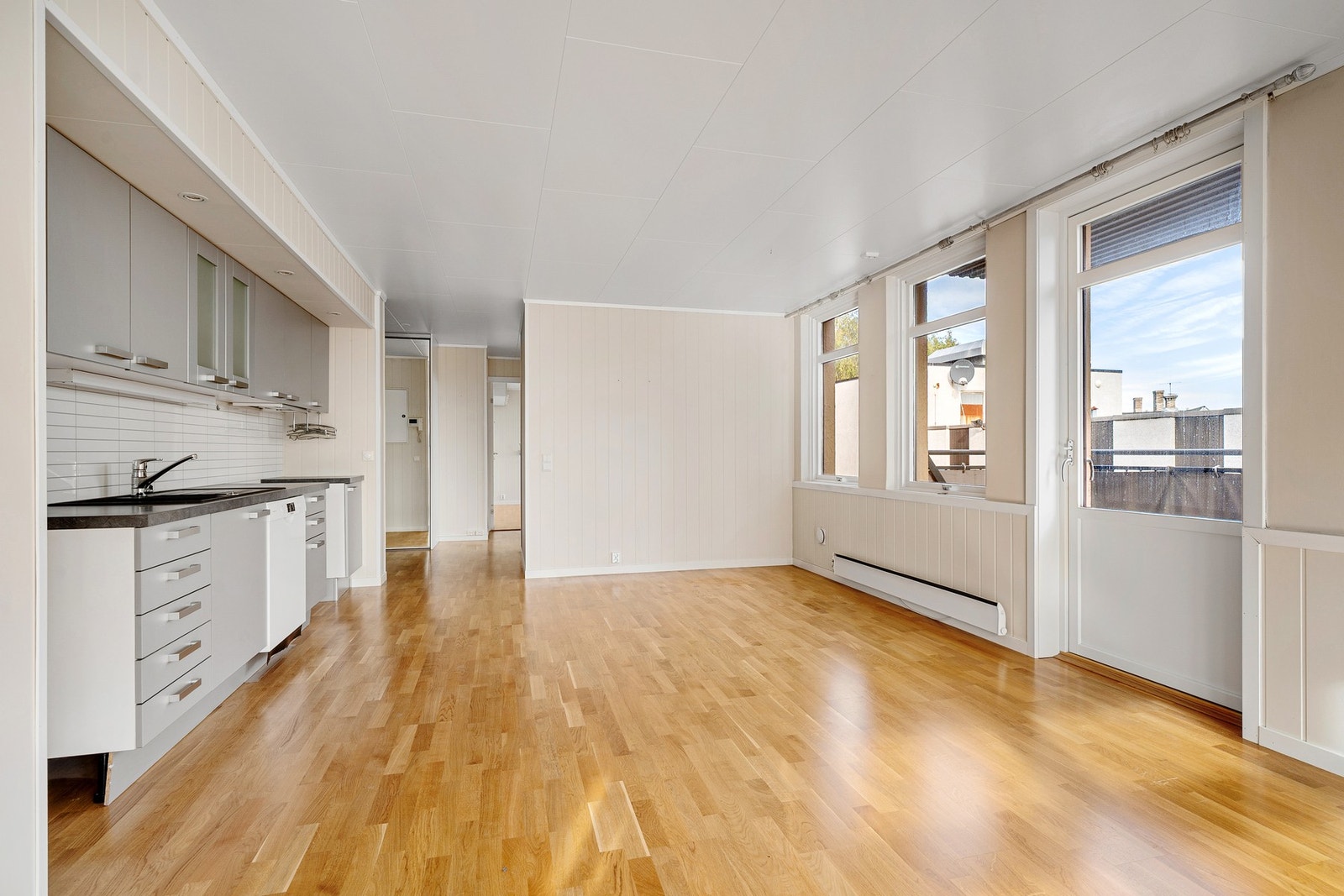 Leiligheten varmes opp elektrisk med panelovner Galleribilde