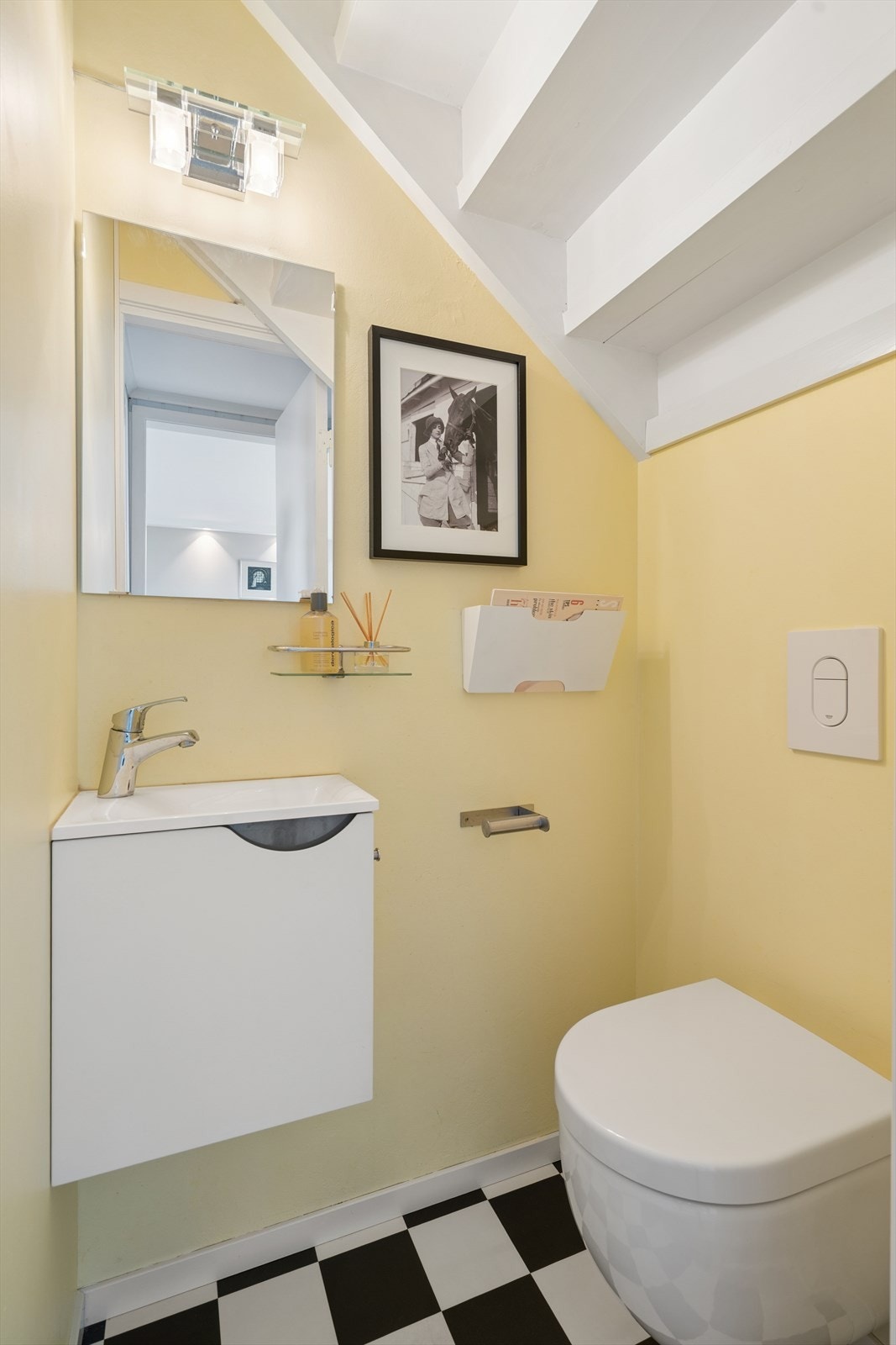 Toalettrommet ble etablert under trappen i 2016. Galleribilde