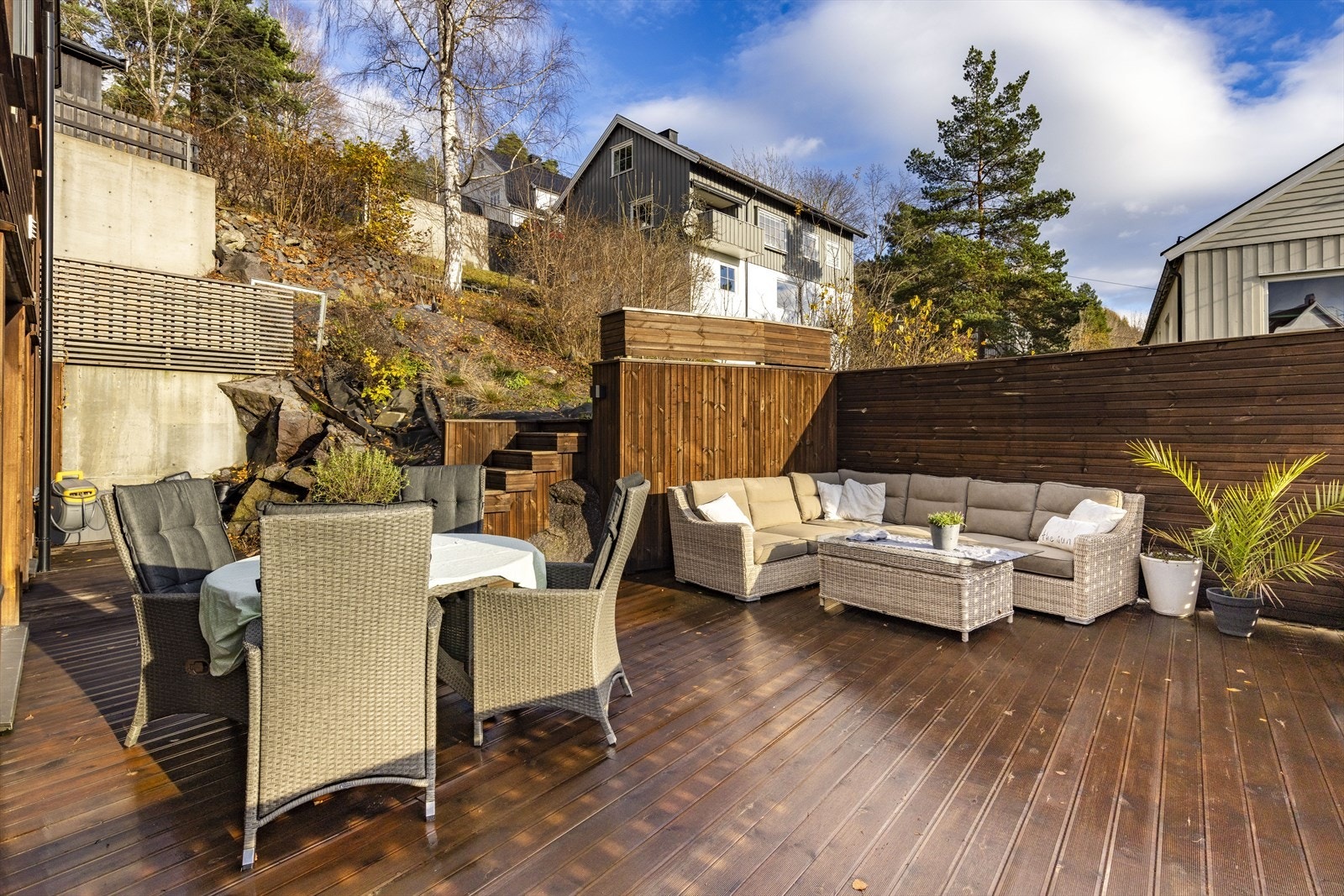 Nyt lange soldager i godt selskap eller alene med en god bok. Galleribilde