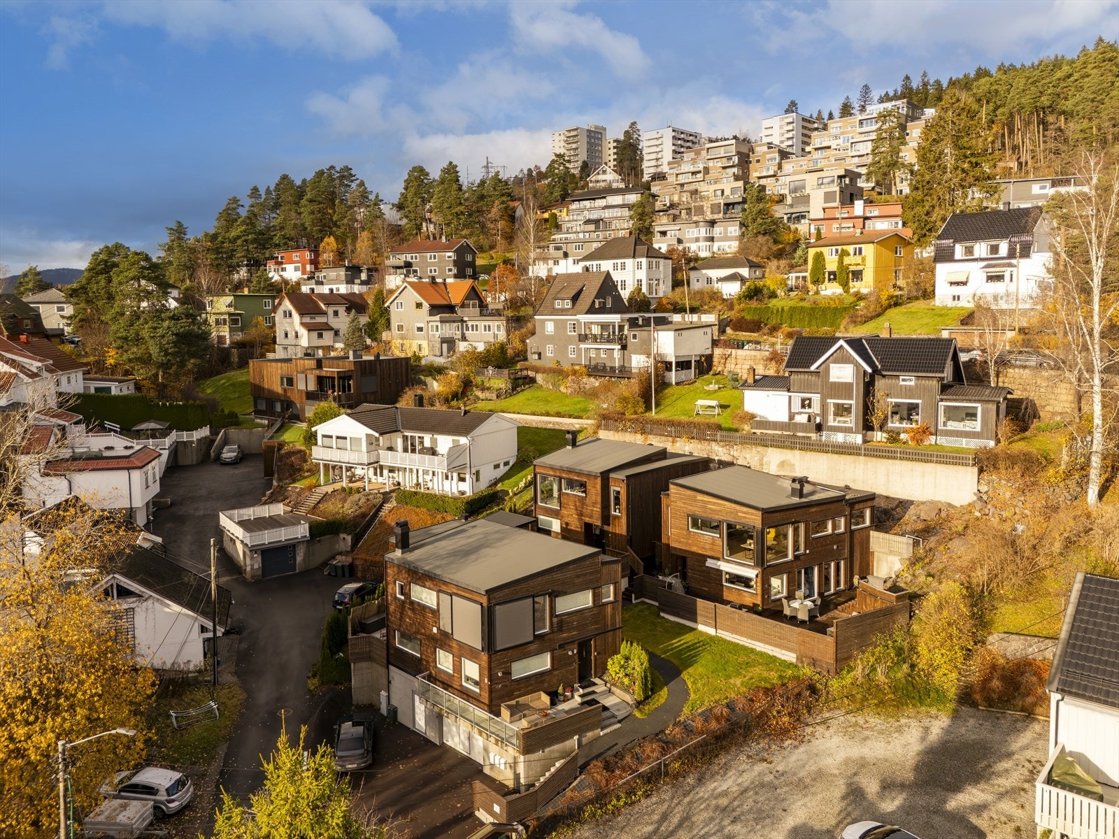 Eiendommen har en tilbaketrukket og en svært attraktiv beliggenhet på Bragernes. Området er rolig og barnevennlig i enden av blindvei og uten gjennomgangstrafikk. Galleribilde