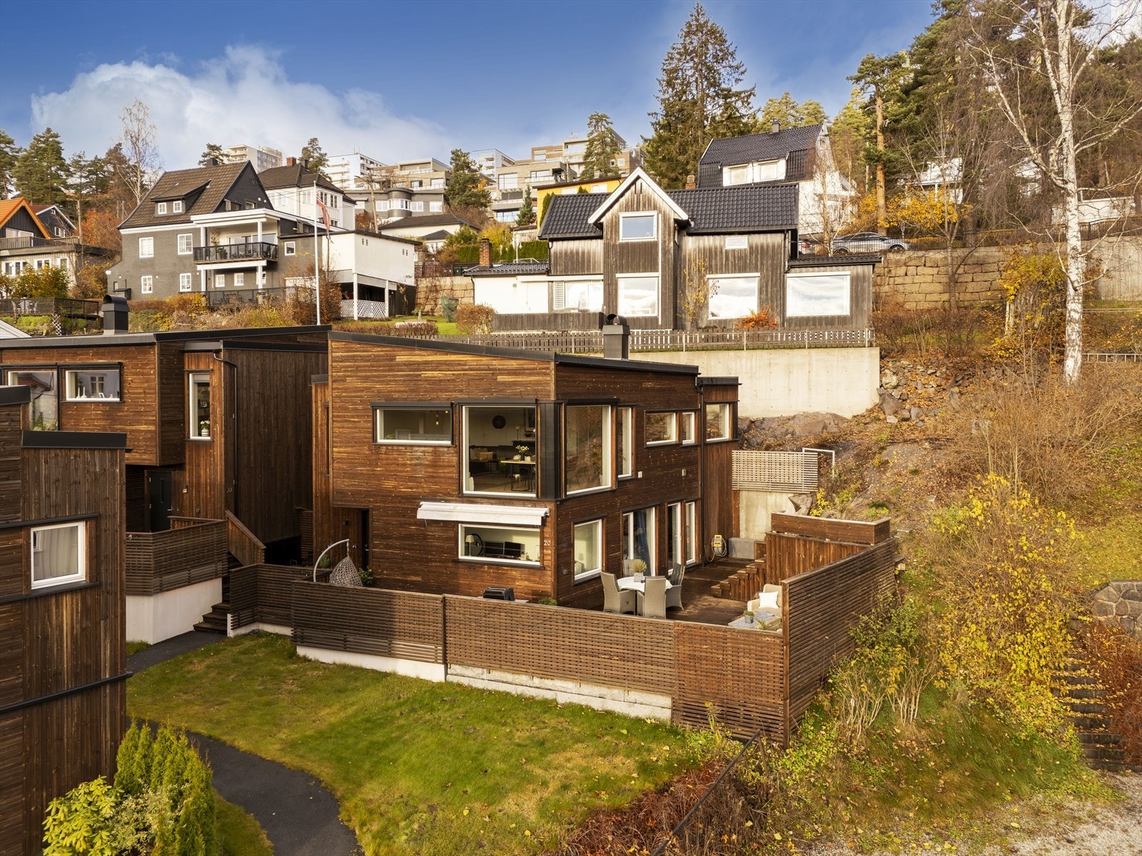 Stilfull og delikat enebolig fra 2017 med sentral og barnevennlig beliggenhet. Galleribilde