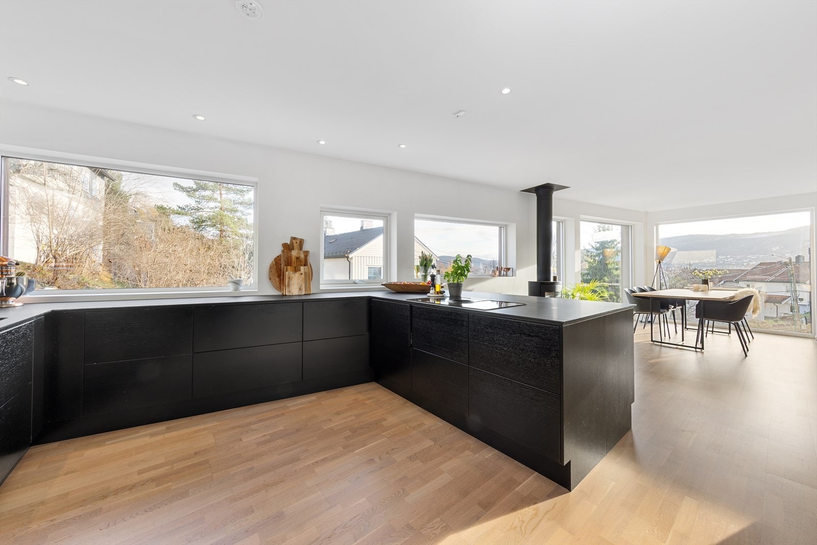 Alt i alt et svært funksjonelt og godt kjøkken som innbyr til herlige smaksopplevelser. Galleribilde