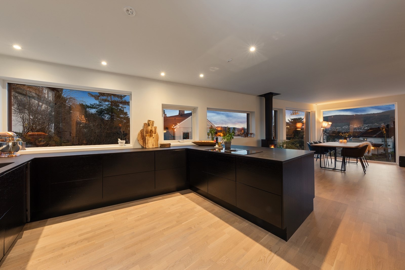 Flotte detaljer med downlights i tak. Galleribilde