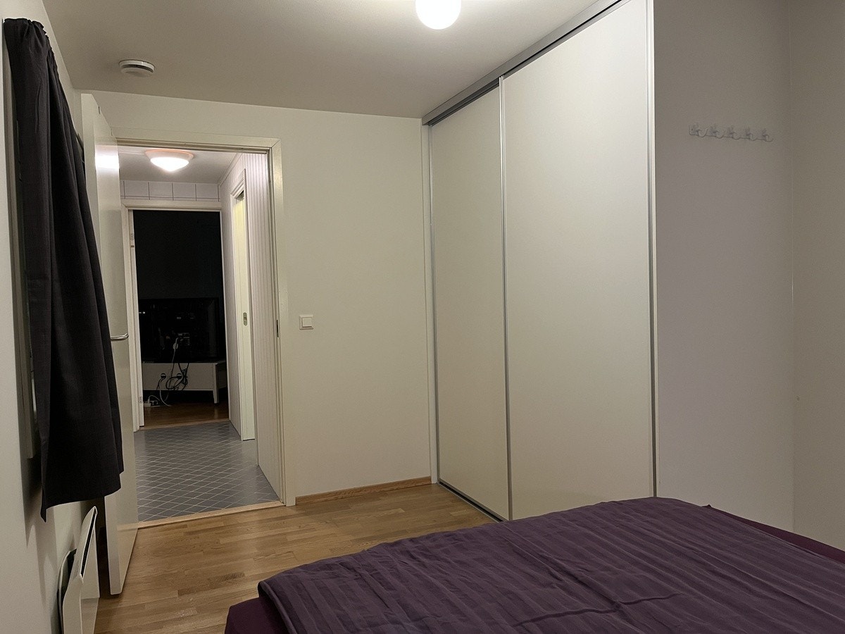 På soverommet er det to romslige garderobeskap. Galleribilde