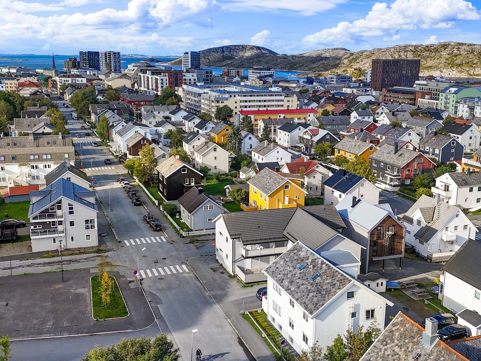 Dette er en beliggenhet som kombinerer det beste av sentrumsnær komfort, rolig bomiljø og enkel tilgang til byens mange fasiliteter Galleribilde