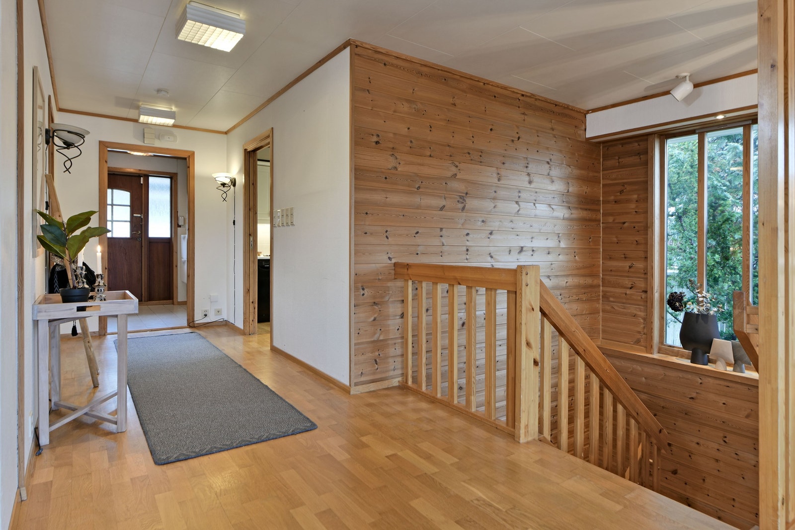 Gang i 1. etasje - trapp til underetasje Galleribilde