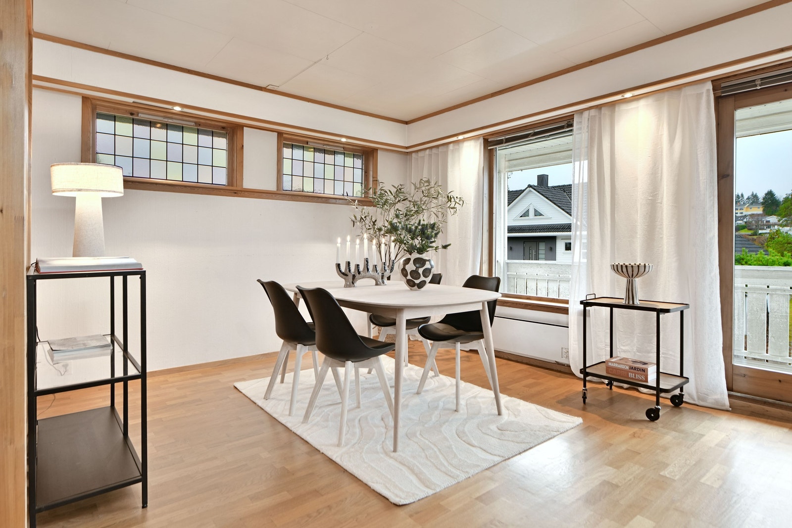 Stue- god plass til langbord Galleribilde