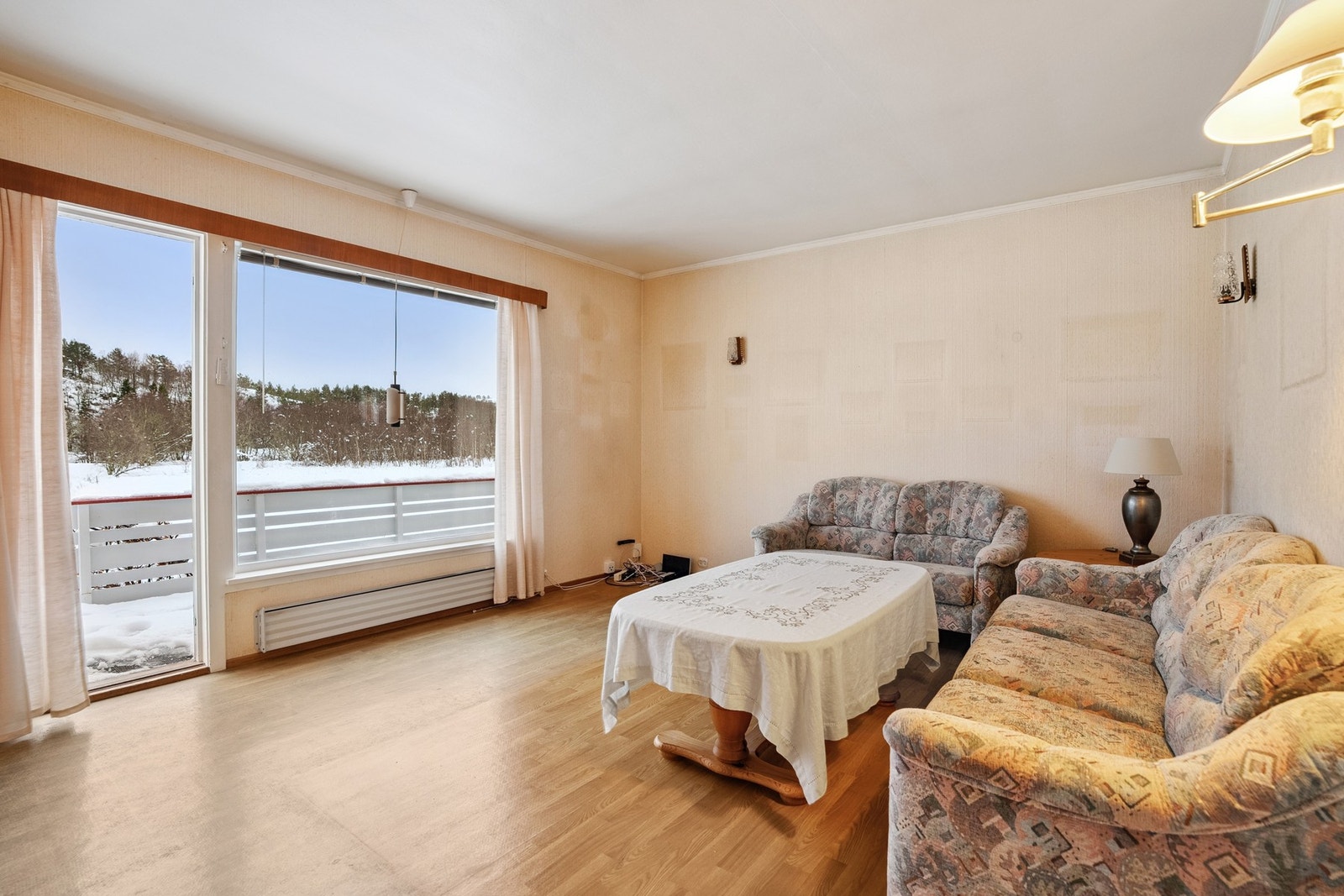 Stue med utgang til veranda Galleribilde