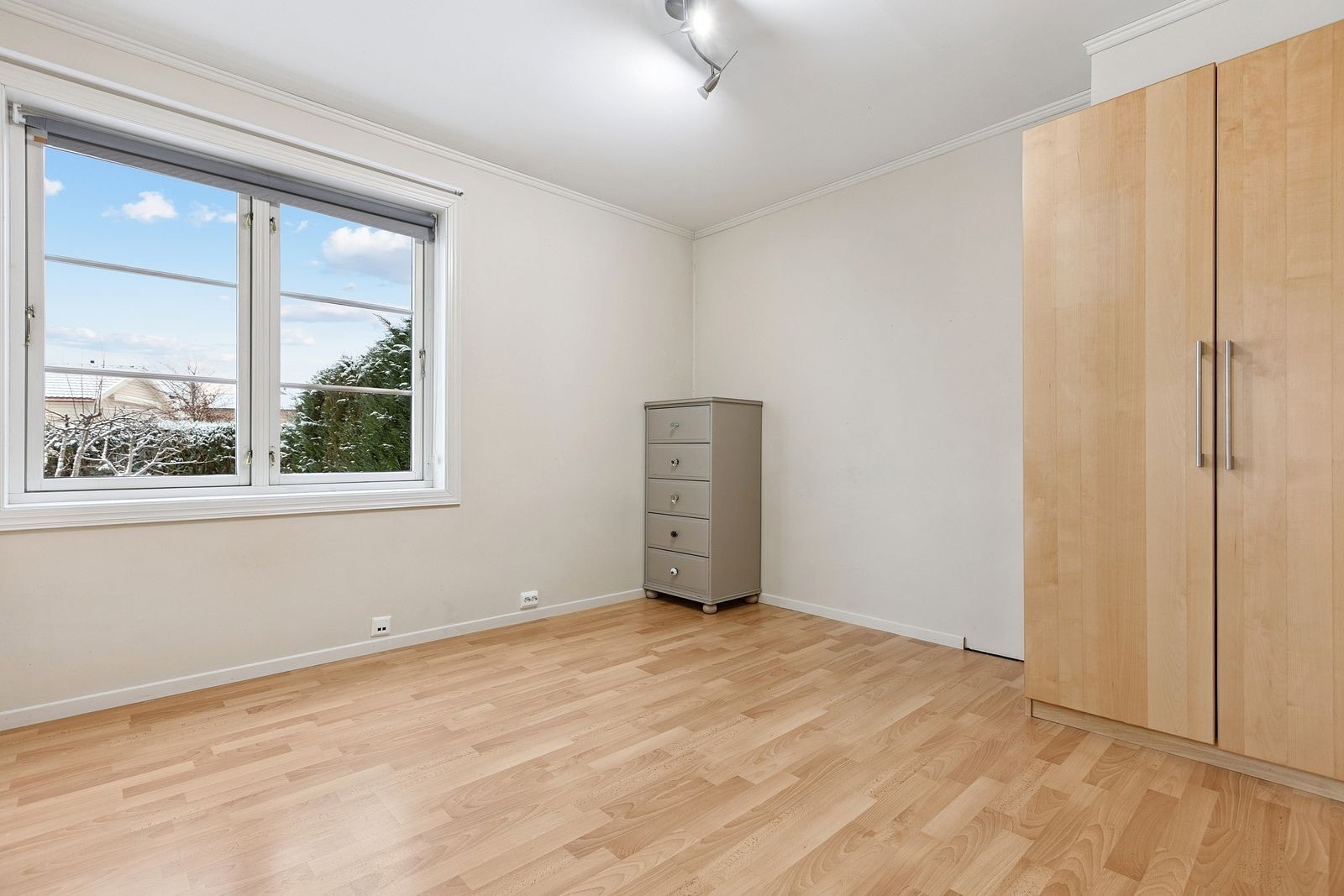 Soverommet er av god størrelse med plass til garderobeskap. Galleribilde