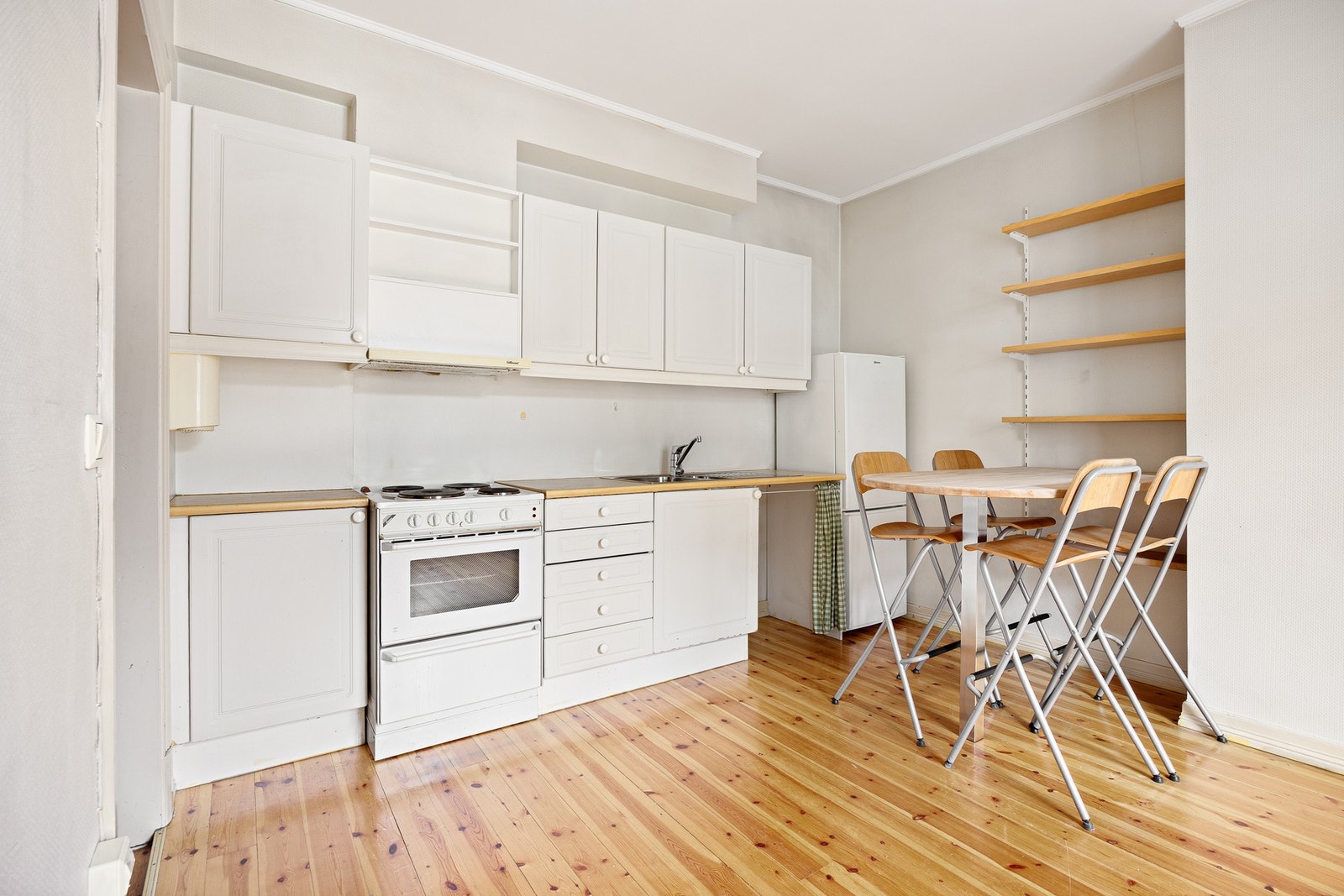 Kjøkkenventilator med avtrekk ut. Galleribilde