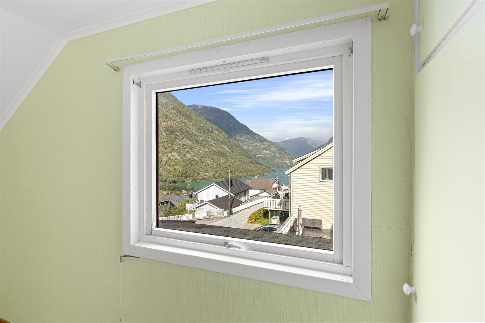 Utsikten mot vest fra soverom i 2.etg Galleribilde