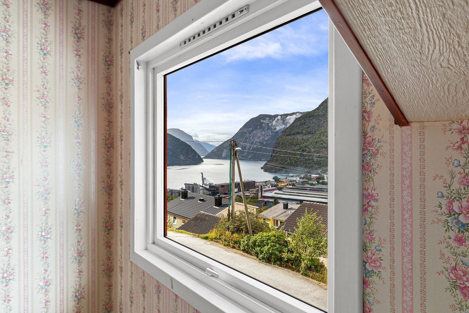 Utsikten mot vest fra soverom i 2.etg Galleribilde