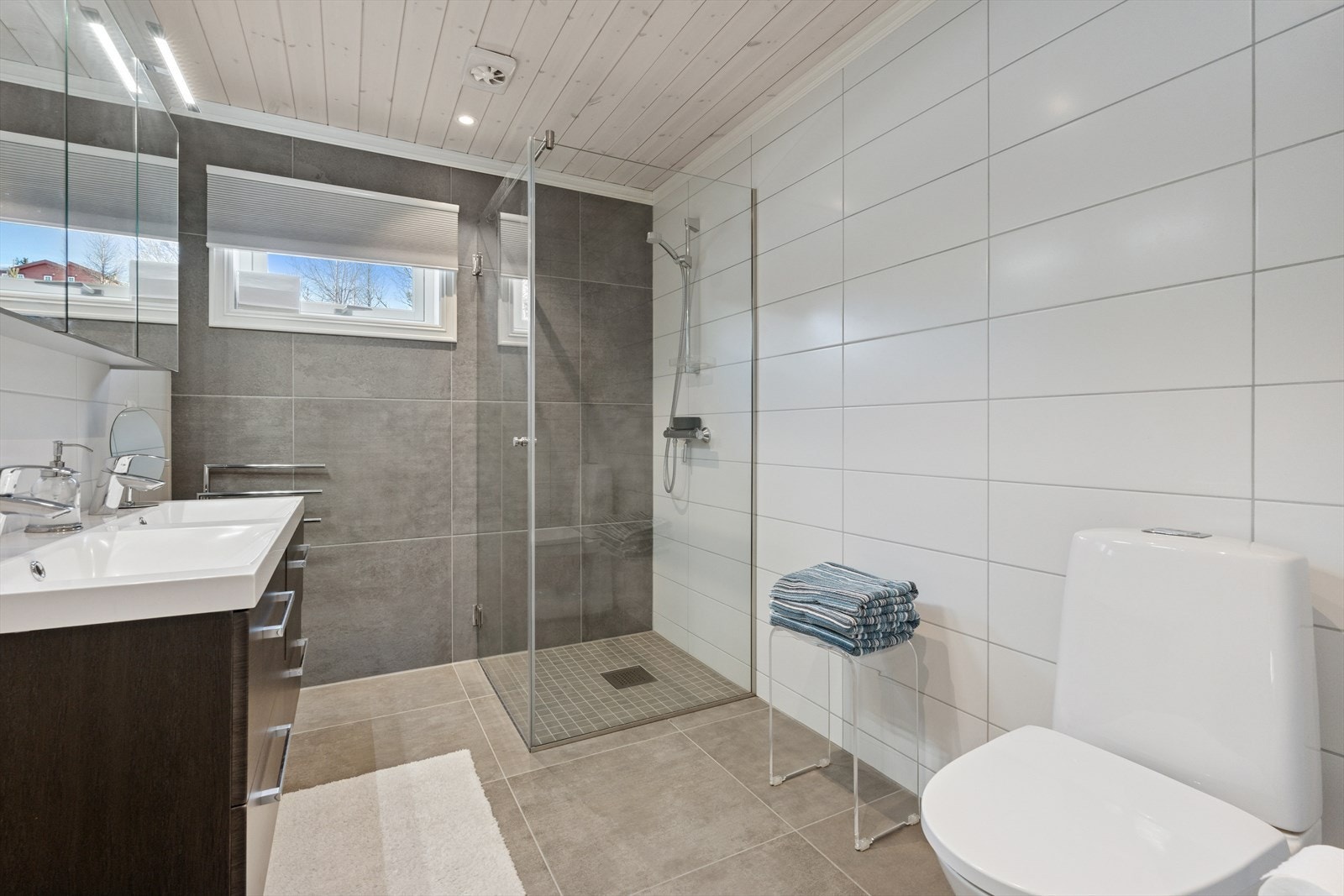 Lekkert baderom fra byggeår! Galleribilde