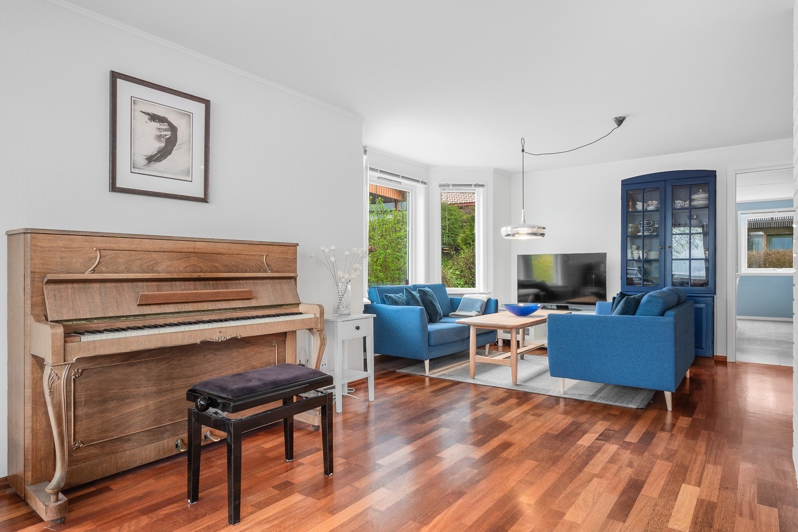 Fra stuen er det utgang til en sydøstvendt, overbygd veranda på 17 kvm. Galleribilde