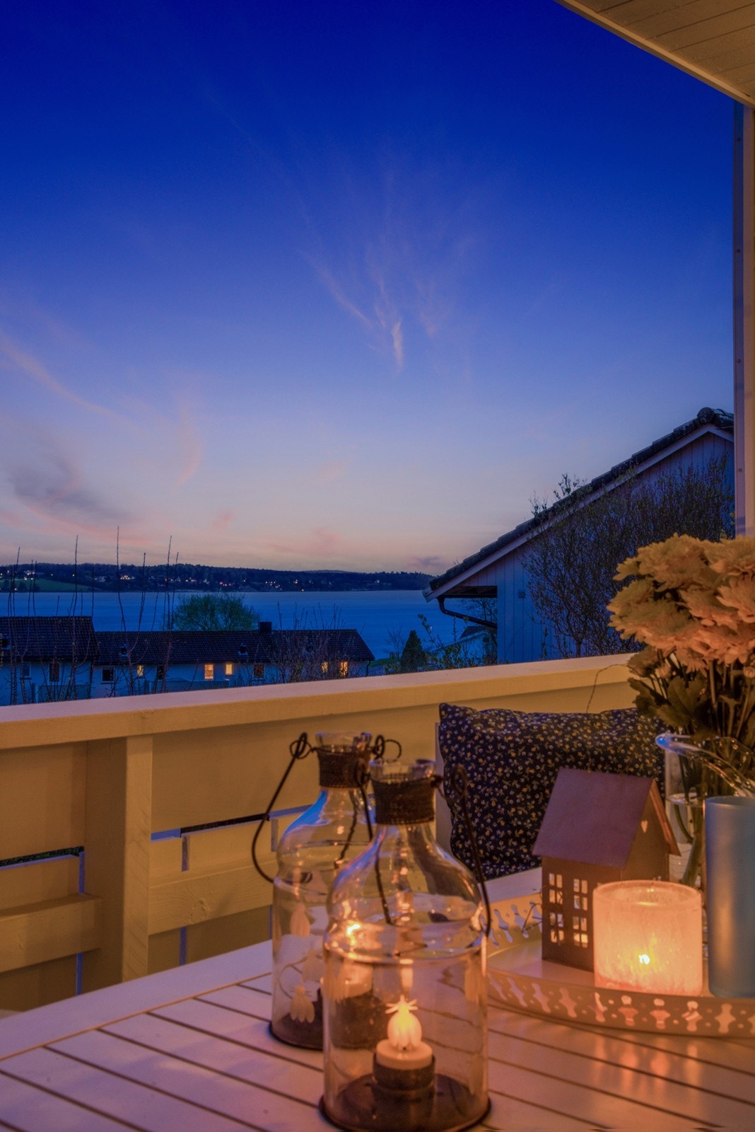 Boligen har flott utsikt mot Oslofjorden og solrike uteplasser! Galleribilde