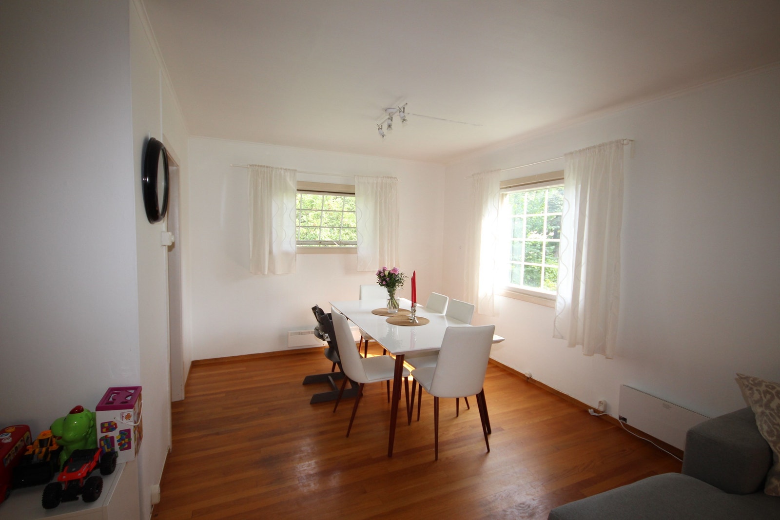 Romslig spisestue Galleribilde