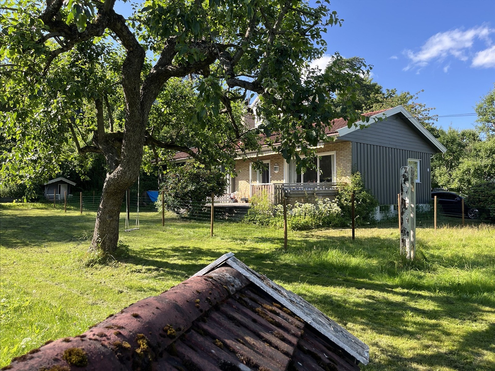 Hagen liger skjermet til uten innsyn fra gaten Galleribilde